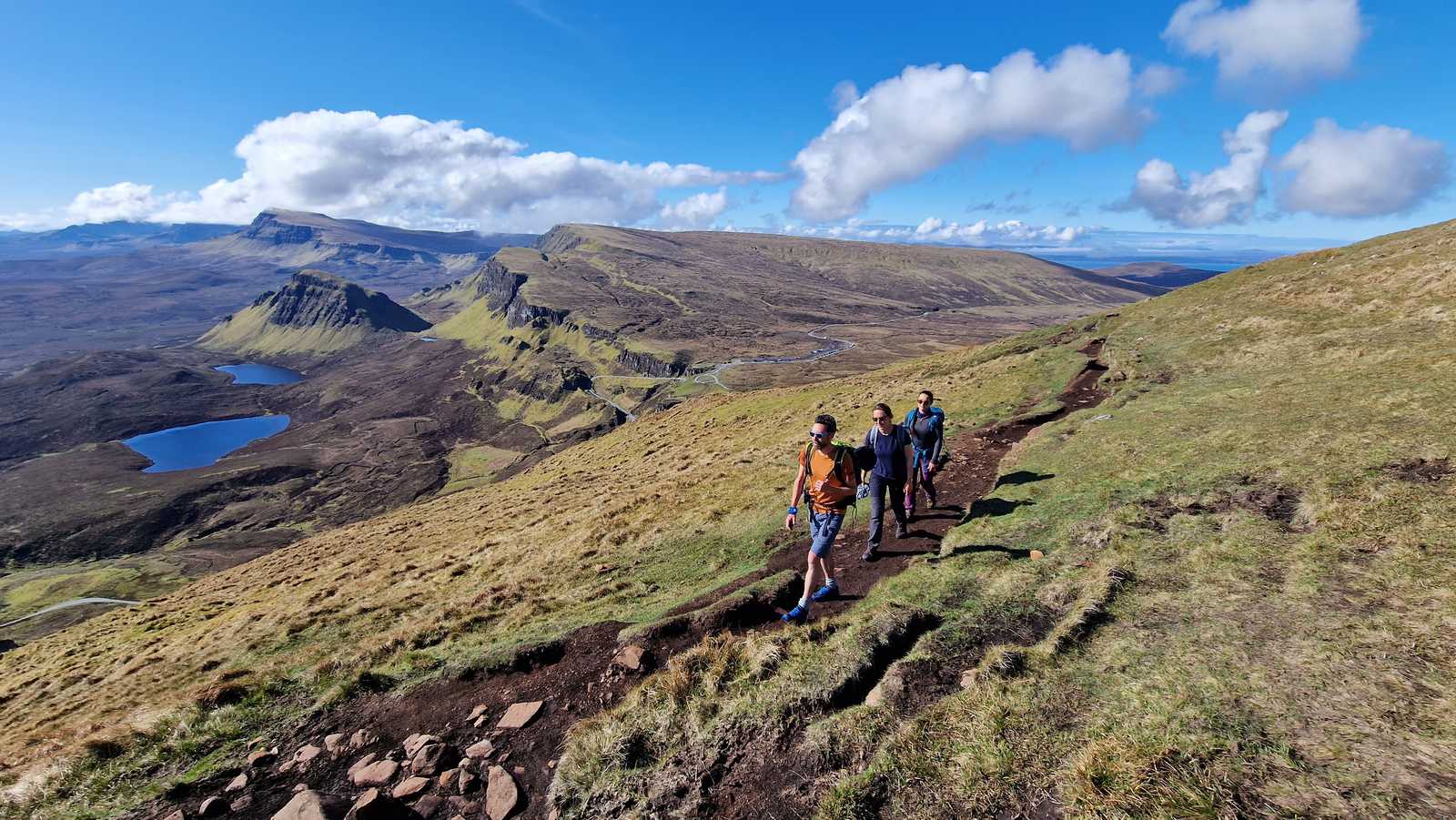 Randonneurs en Ecosse dans le massif du Quiraing © Nau Olivier