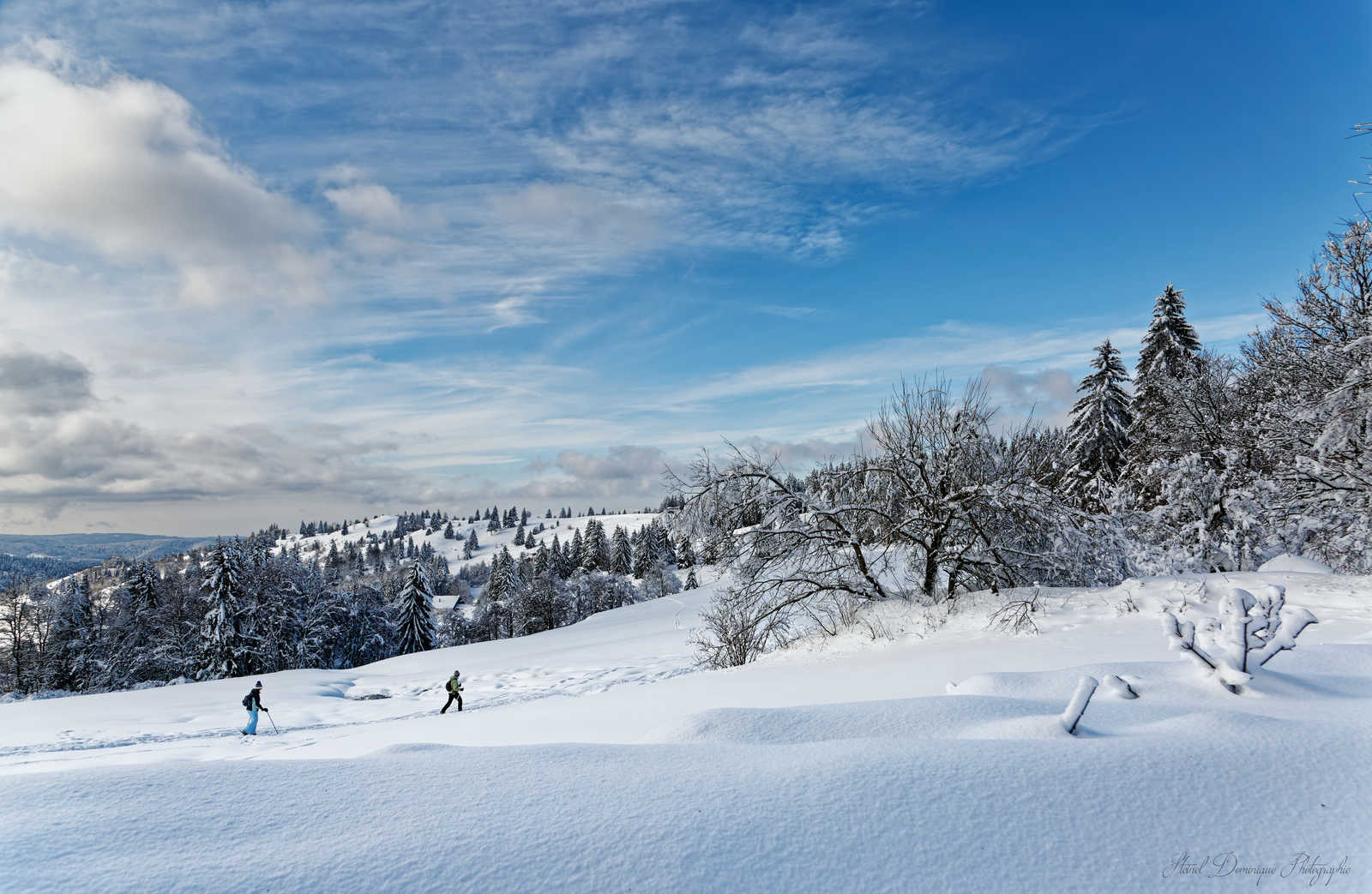 Randonneurs en raquettes dans les Vosges © Olympixel