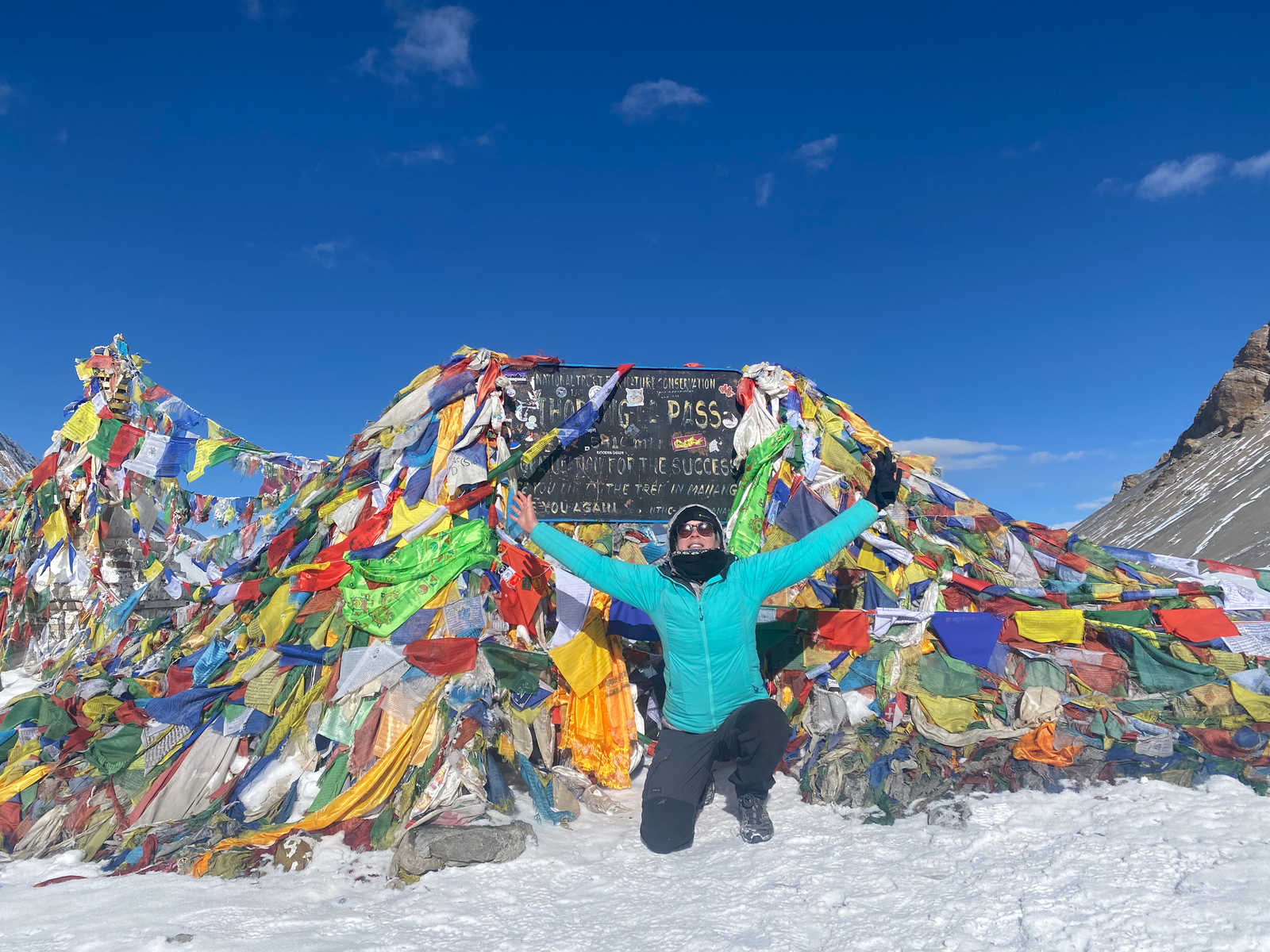 Randonneuse au sommet de l'Annapurna au Népal © Ioan Benjamin