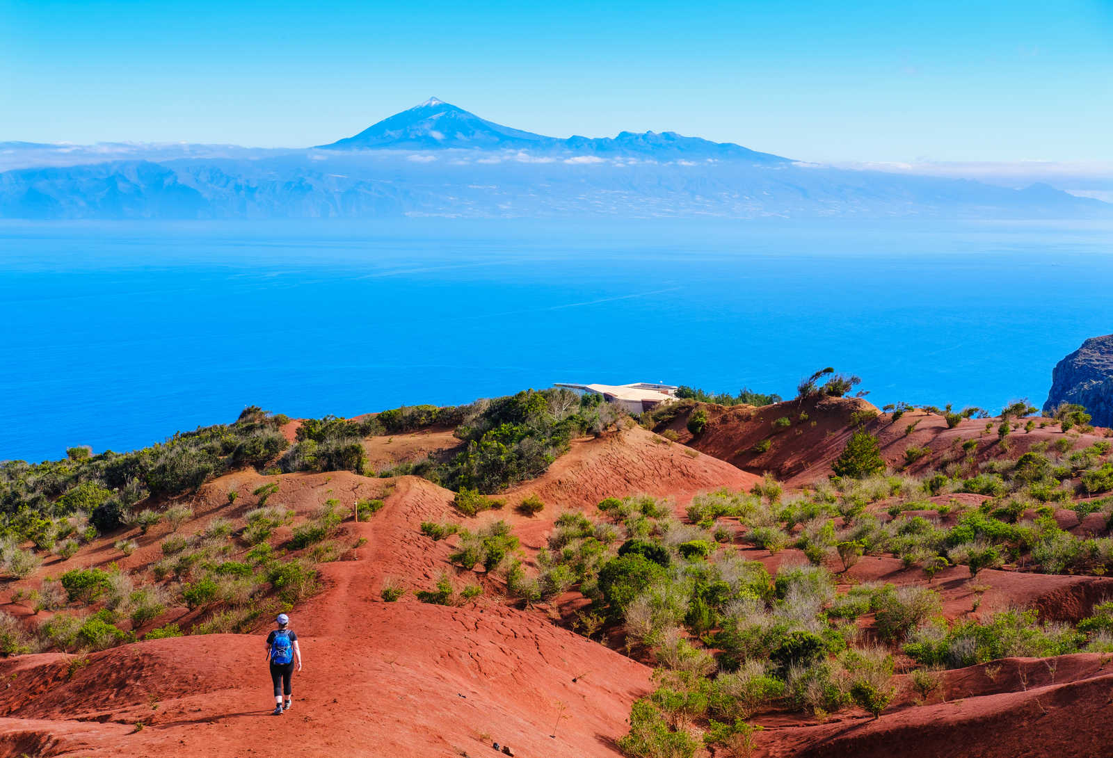 randonneuse-marche-vers-le-mirador-d-abrante-la-gomera © Tunedin