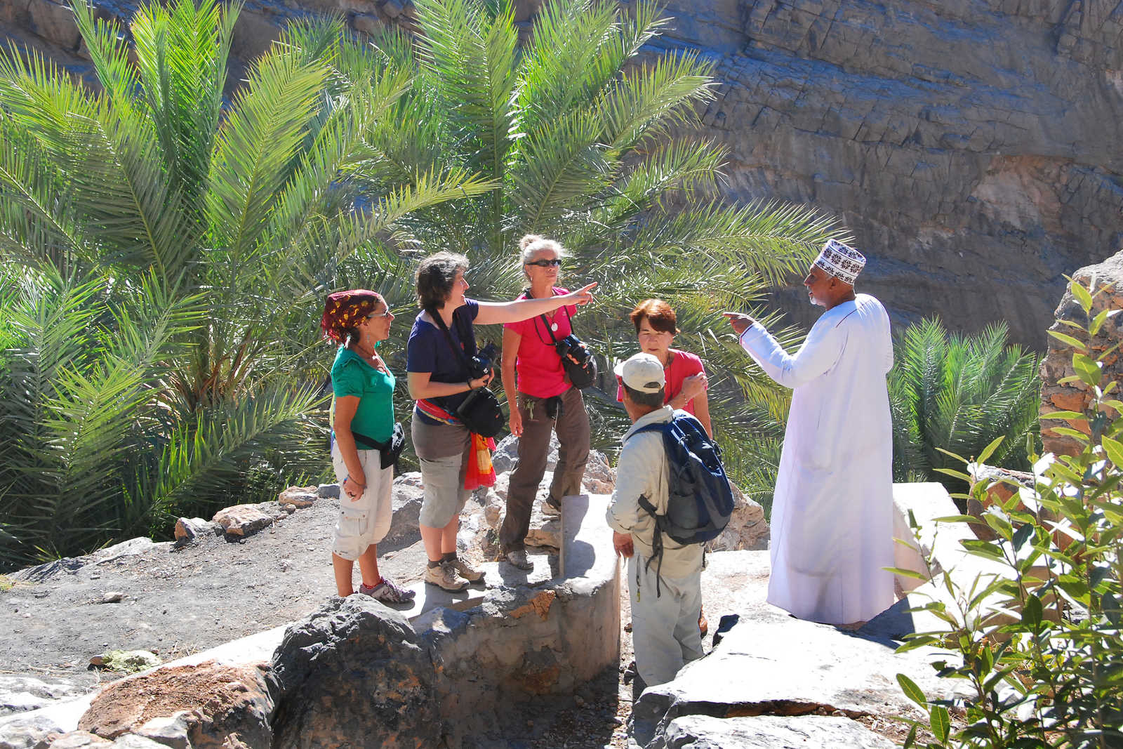 Rencontre entre voyageurs et omanais, Oman © Coston Jean-Pierre