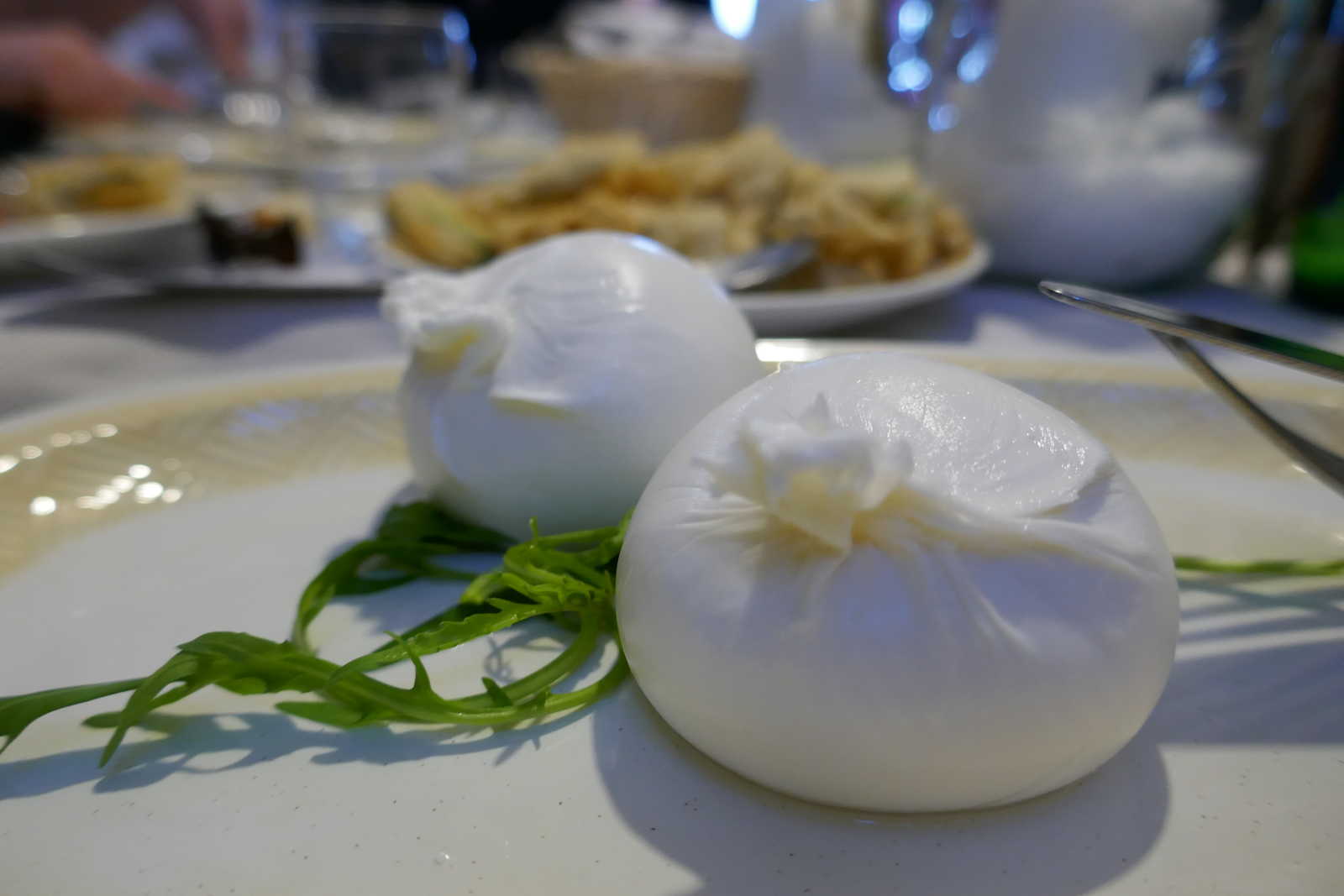 Repas avec de la Mozzarella Burrata dans les Pouilles en Italie © D'avolio Aurore