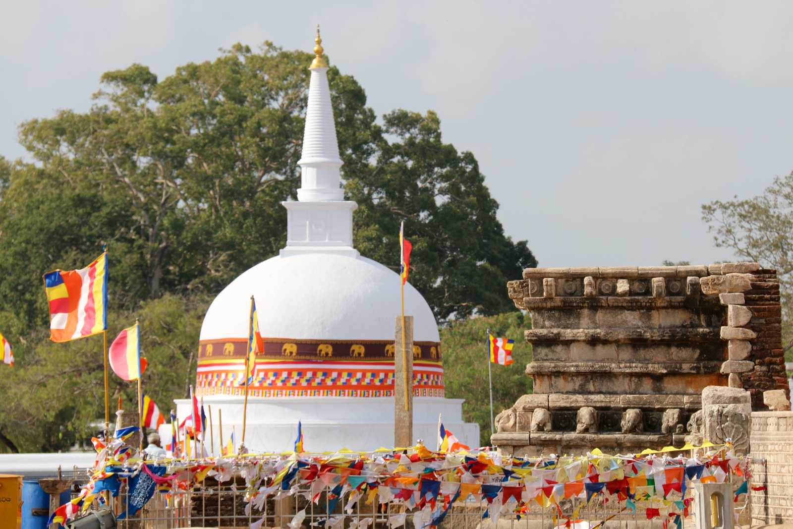 Ruwanwelisaya Temple à Anurâdhapura, Sri Lanka © Shakya Rajeev