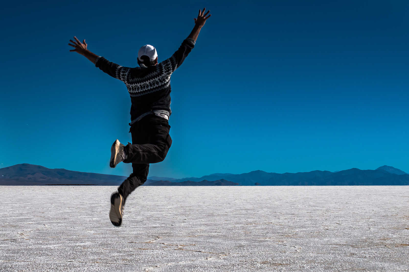Saut sur les "Salinas Grandes" dans le nord de l'Argentine © Javier