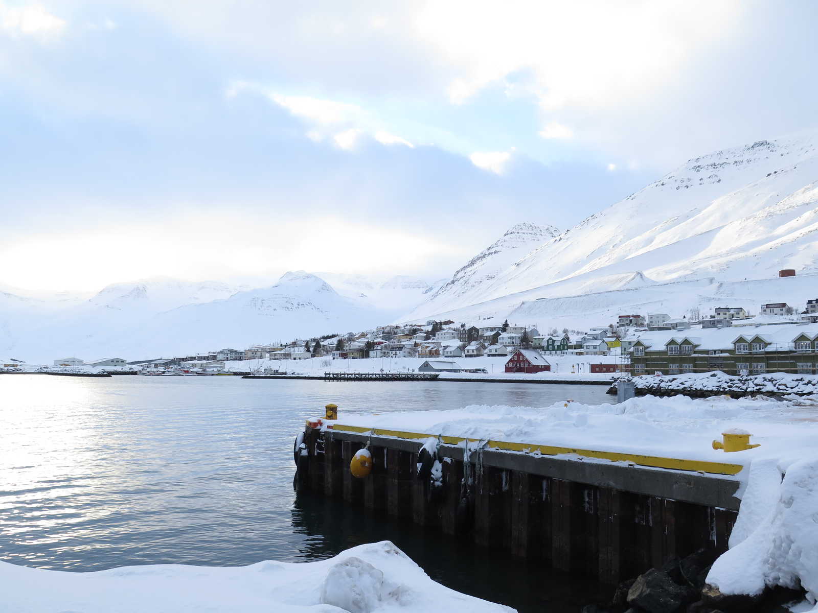 Siglufjörður, village de pêcheurs sur la péninsule des trolls, en hiver © Roux Elodie