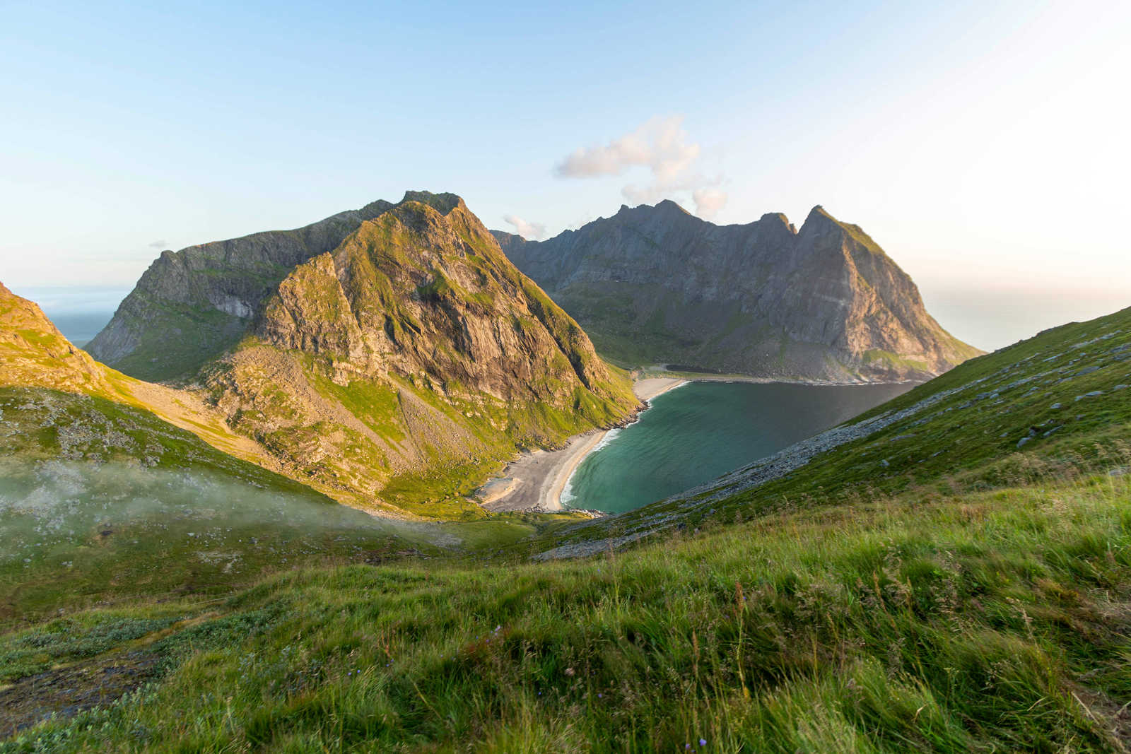 Soleil de minuit en Norvège du Nord, îles Lofoten © Basmaji Rémi