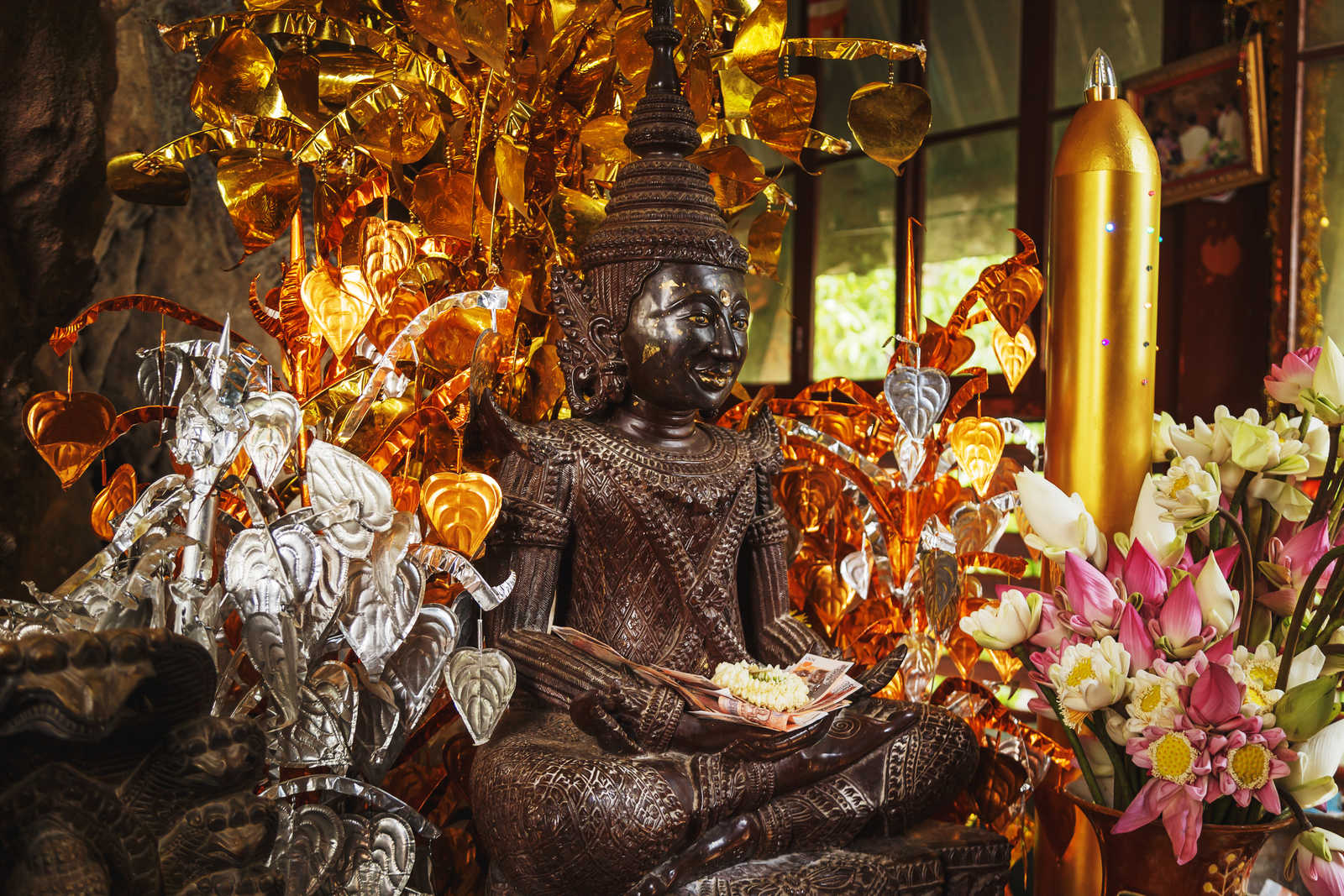 Statue sacrée dans le Temple Mont Phnom Kulen © Lizavetta