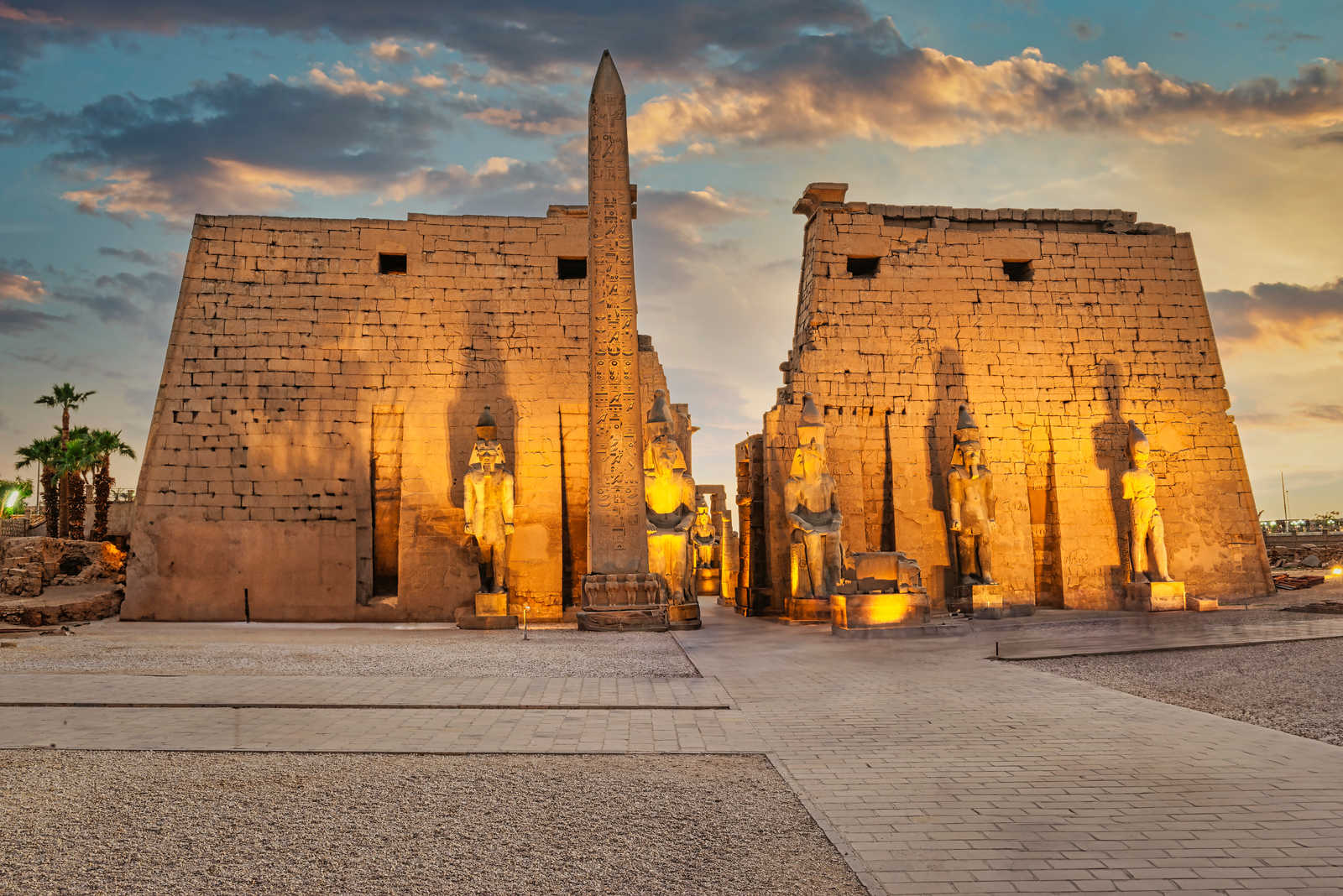 temple-de-louxor-au-coucher-du-soleil © Zevana