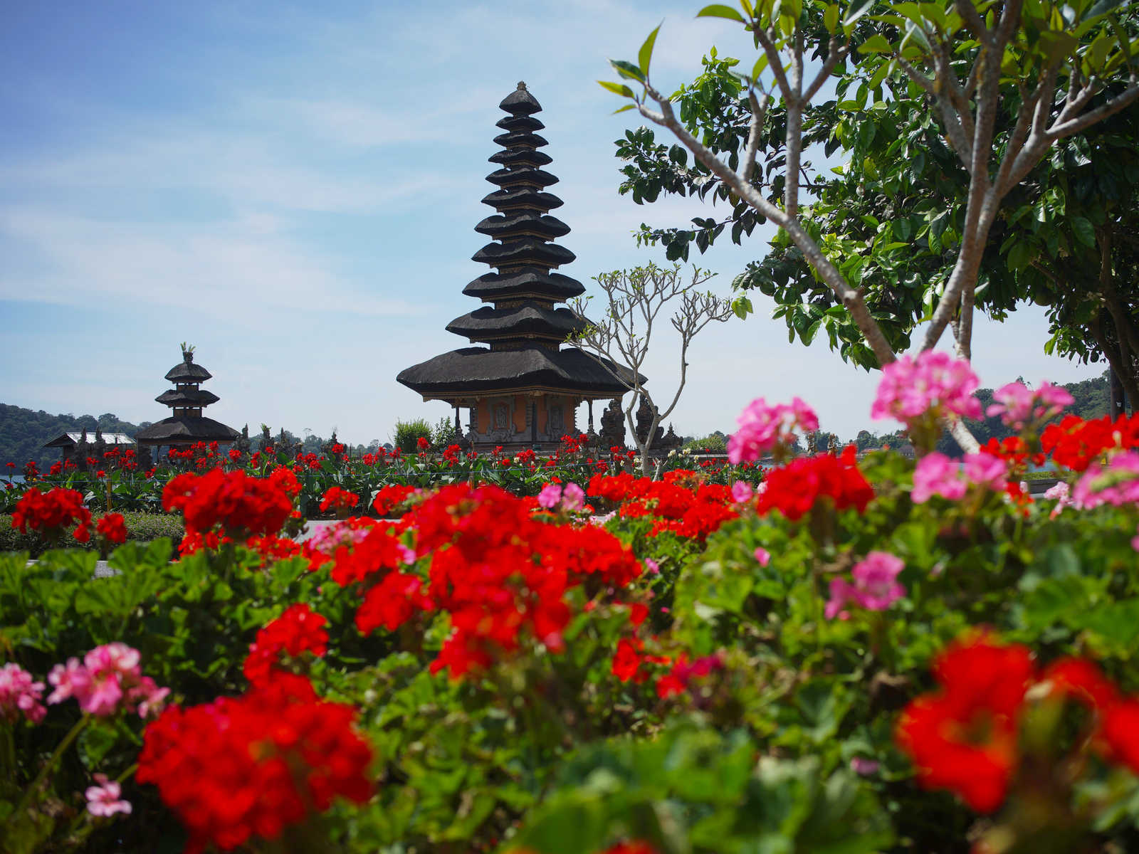 Temple Ulun Danau Bratan © Tieshan Wu