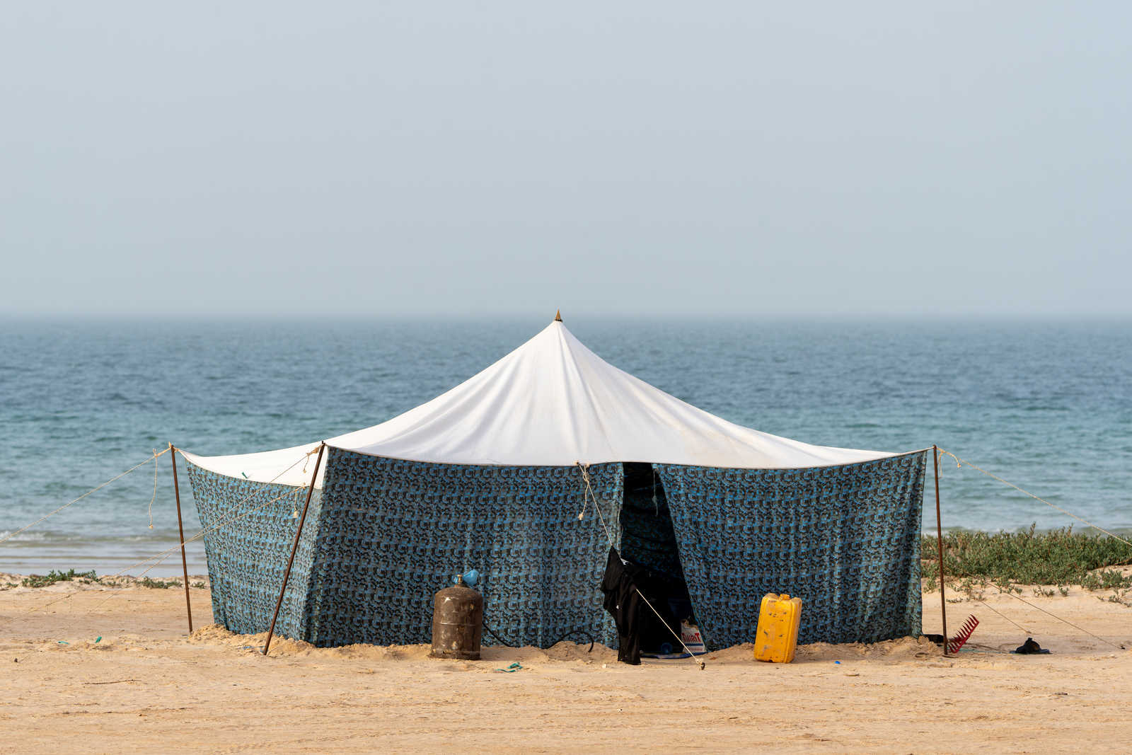 tente dans le banc d'Arguin en Mauritanie © Rohart Grégory