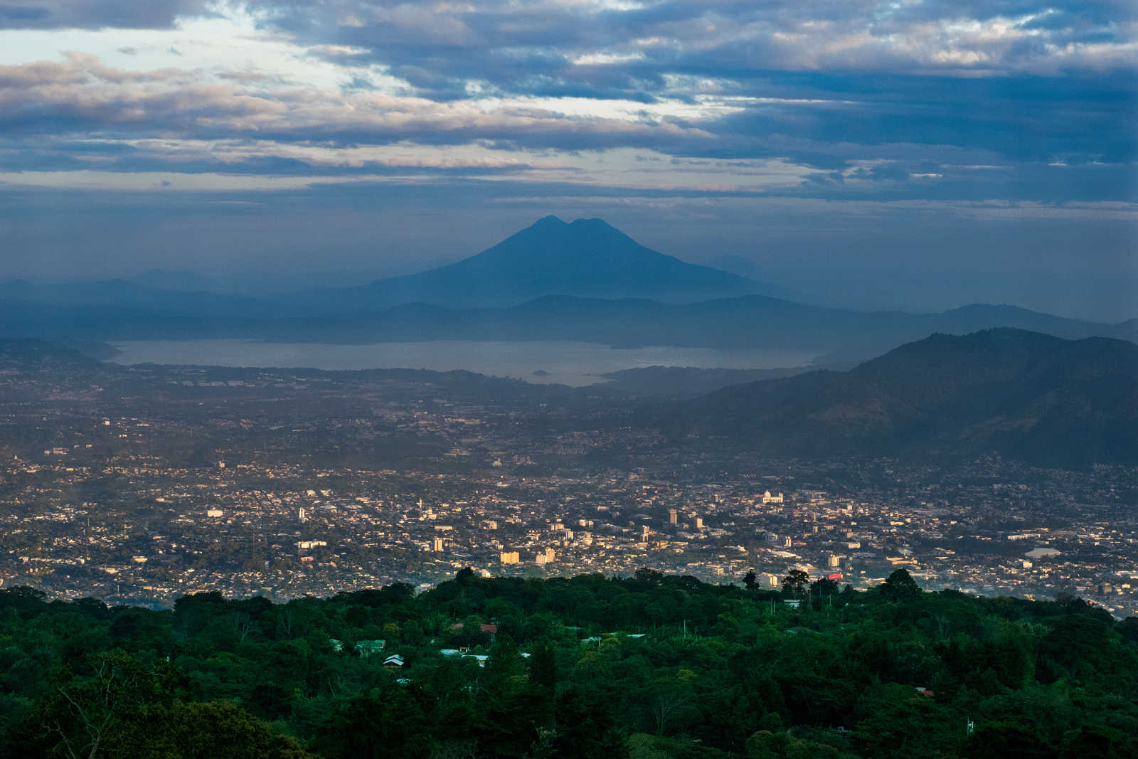 the-city-of-san-salvador-joey © Joey
