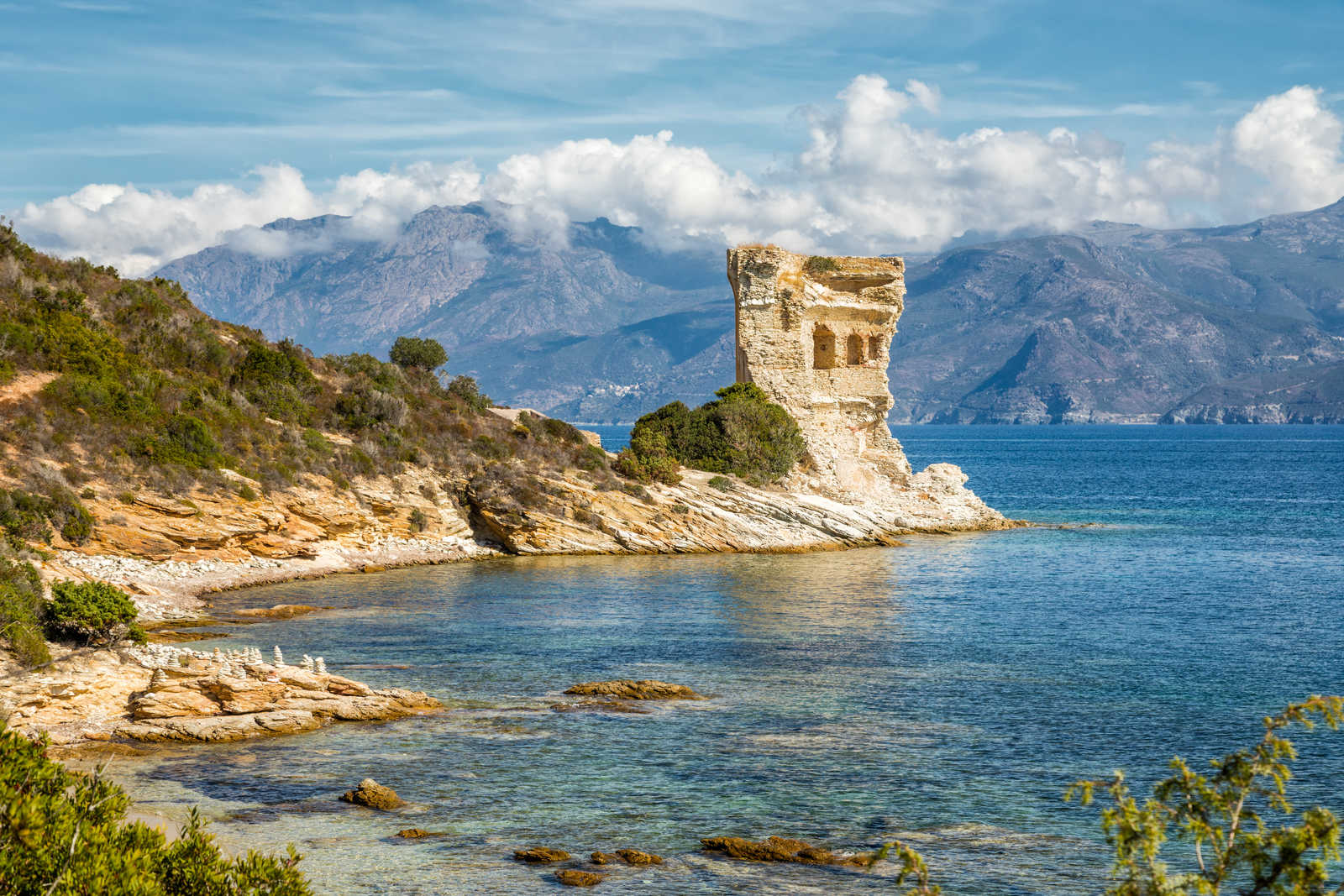 Tour gênoise a Mortella, à côté de Saint Florent, Haute Corse © Jon Ingall