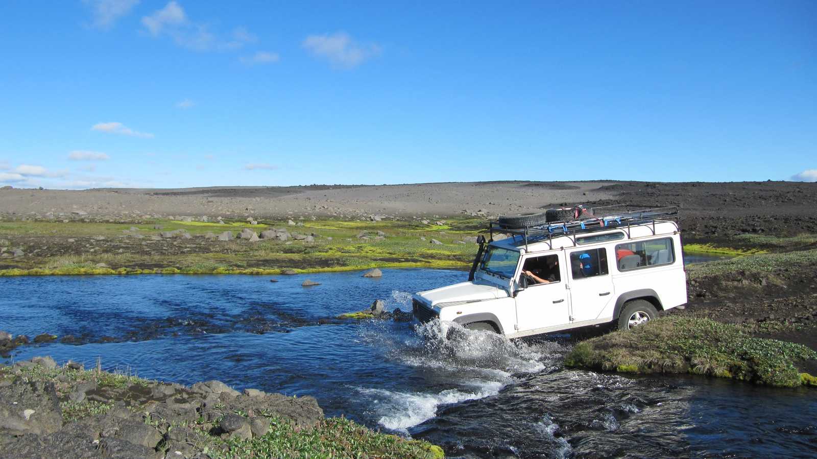 Traversée de gué en 4x4 © Beauvy Quentin