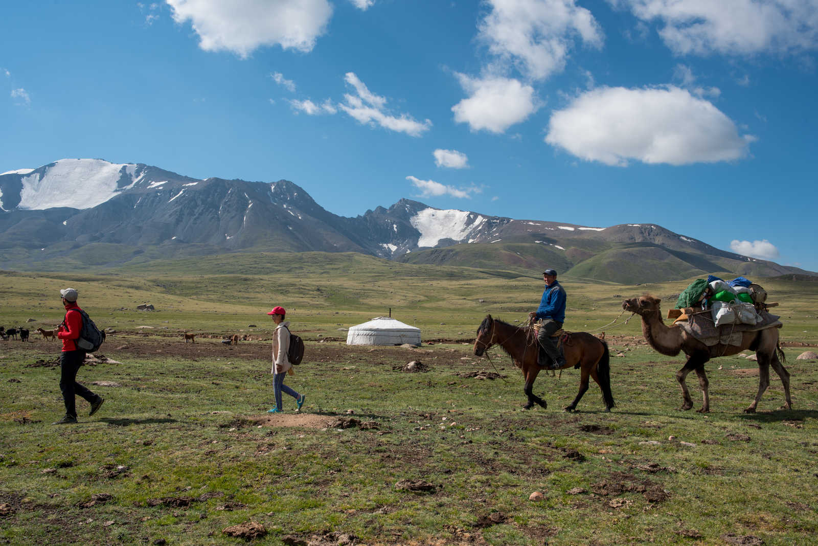 Trek dans le Kharkhiraa © Rauzy Joel