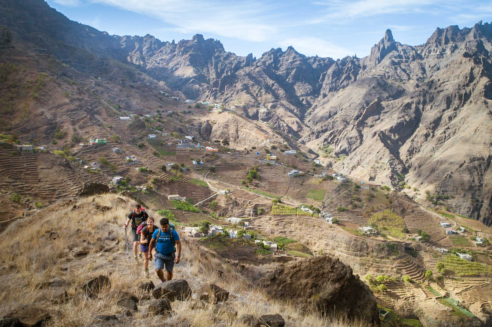 Trek sur l'île de Santo Antao, guide et randonneurs © Sinssaine Bertrand