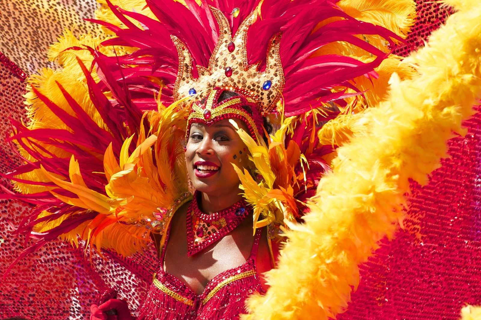 Une danseuse au carnaval de Mindelo © pixabay