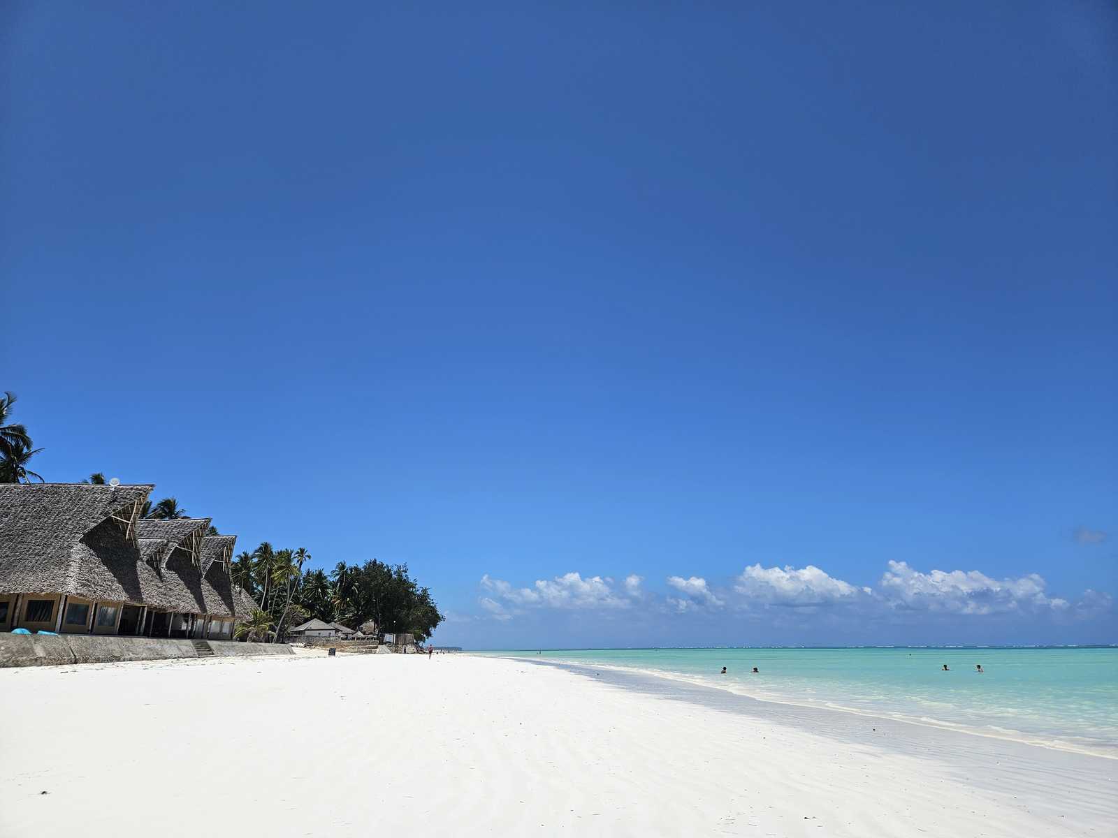 Une plage de sable blanc à Zanzibar © Resta Lidia