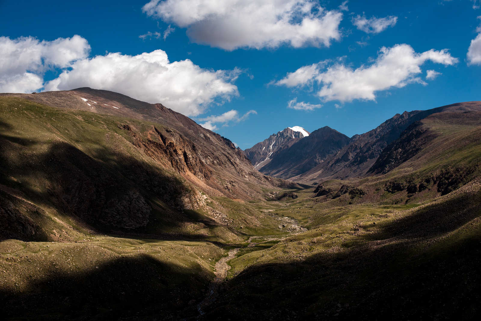 Vallée dans le Kharkhiraa © Rauzy Joel