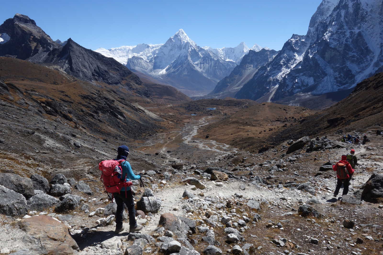 Randonneurs vers la vallée de Khumbu © Jérémie Louet