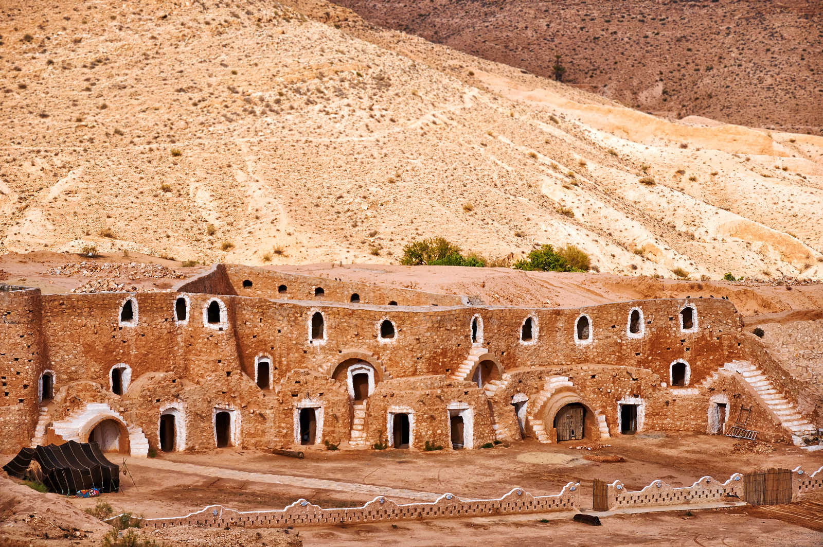 Village berbère dans le Sud tunisien © Александр Прончев