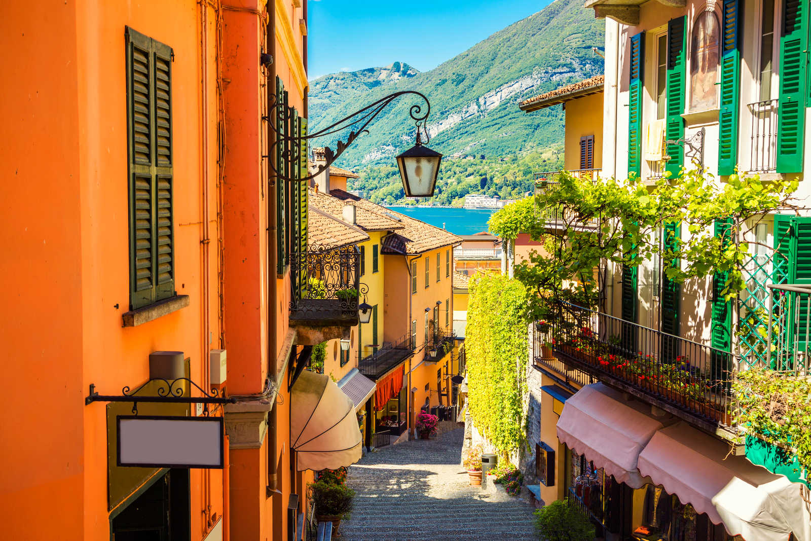 village de Bellagio sur les bords du lac de Côme en Italie © Ludwiczak Michal