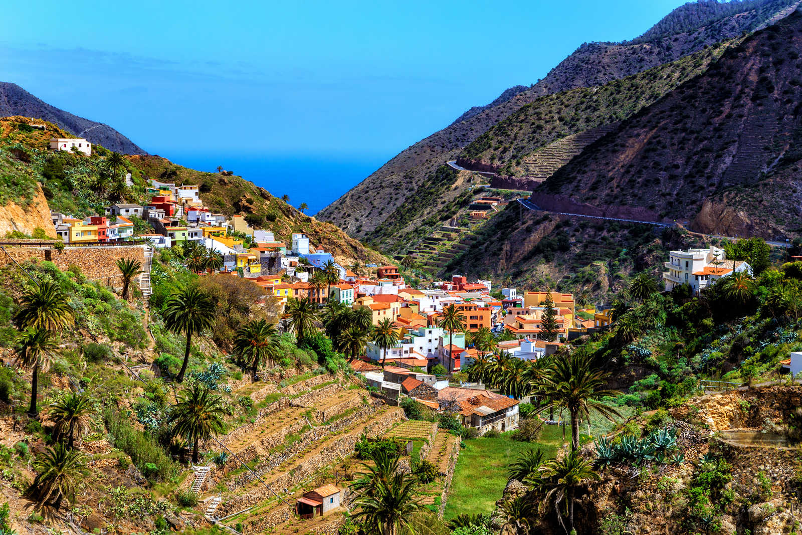 Village Vallehermoso sur l'île de la Gomera aux Canaries © Shpulak Iryna
