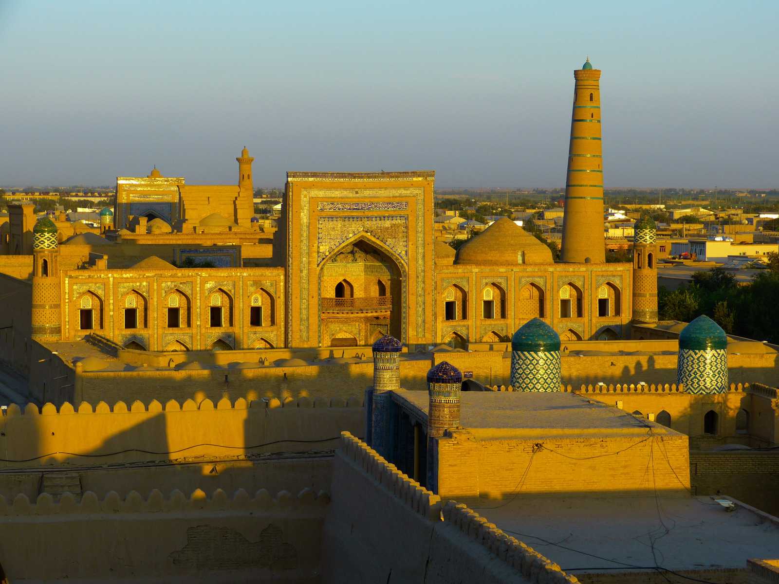 Ville de Khiva au coucher du soleil © Logga Wiggler