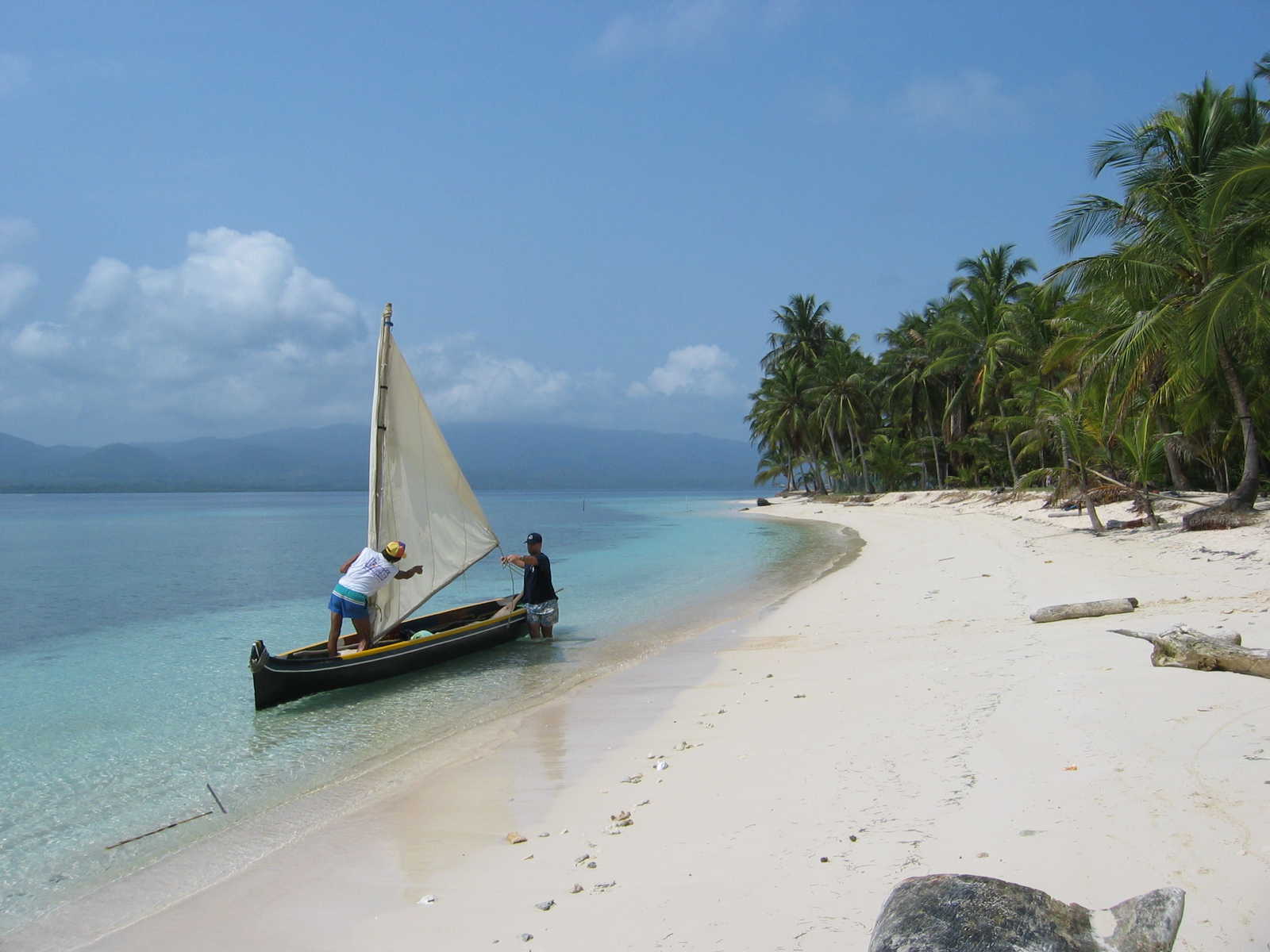 voilier au bord des Îles San Blas Archipel au Panama © M. PUECH