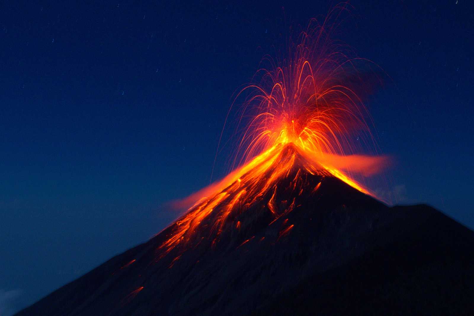 Volcan Fuego en éruption © Lucie
