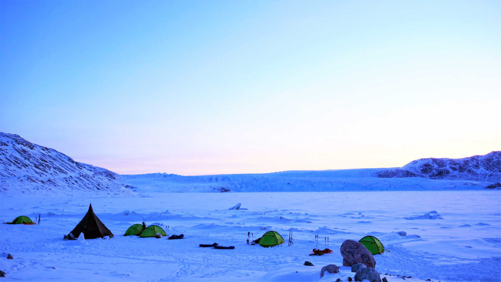 Bivouac sur la banquise au Groenland © Legain Clément