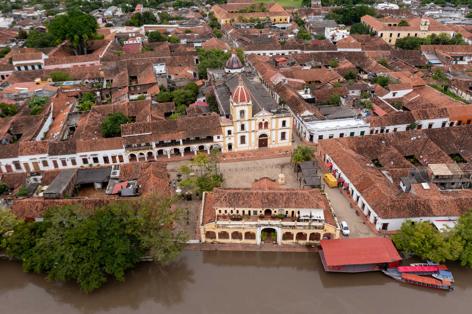 Vue aérienne de la place principale de la ville de Santa Cruz de Mompox, Colombie © Egt