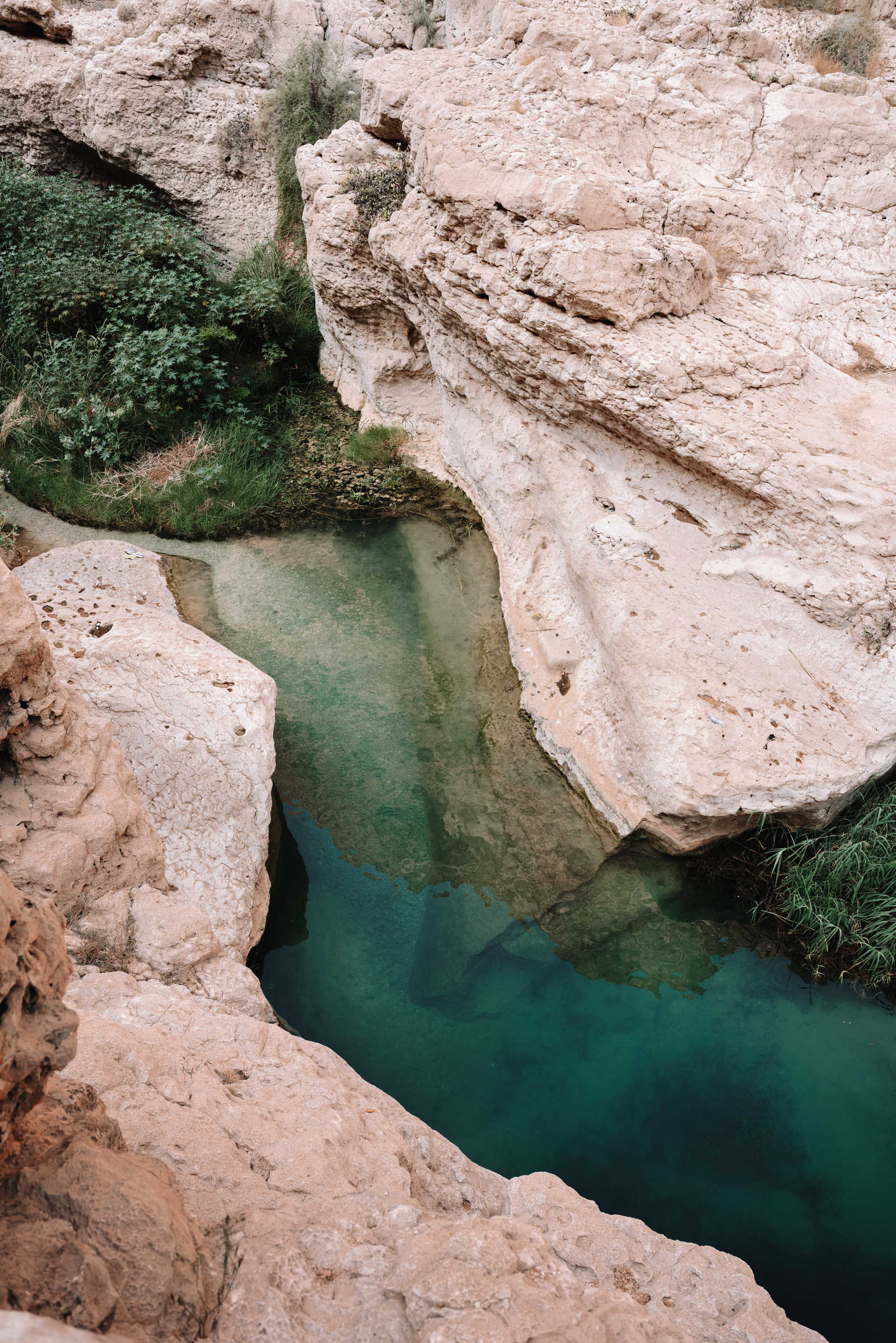 Vue aérienne de Wadi Bani Khaled à Oman © Onelifeurs