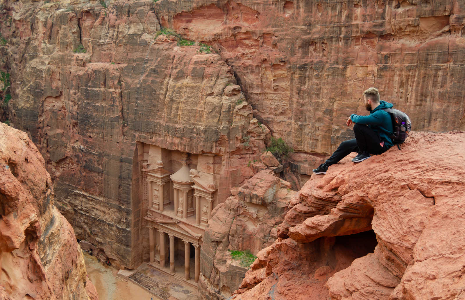 Vue plongeante sur le Trésor, Pétra, Jordanie © Diego