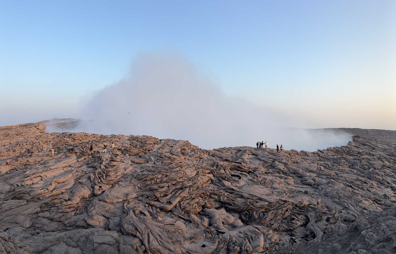 Vue sur le cratère du volcan Erta Ale © Geny Alice