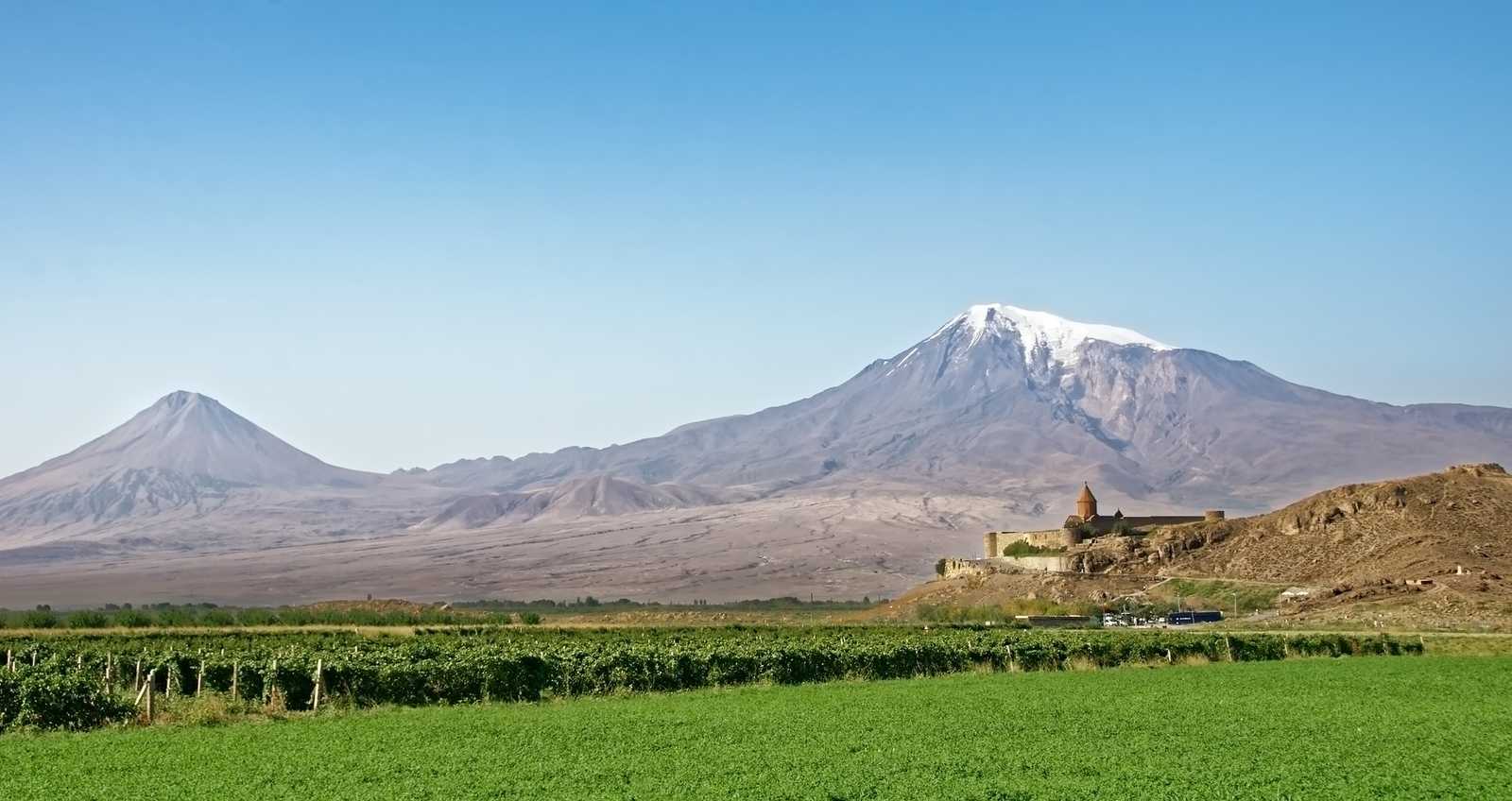 Vue sur le monastère de Khor Virap et le mont Ararat © pixabay