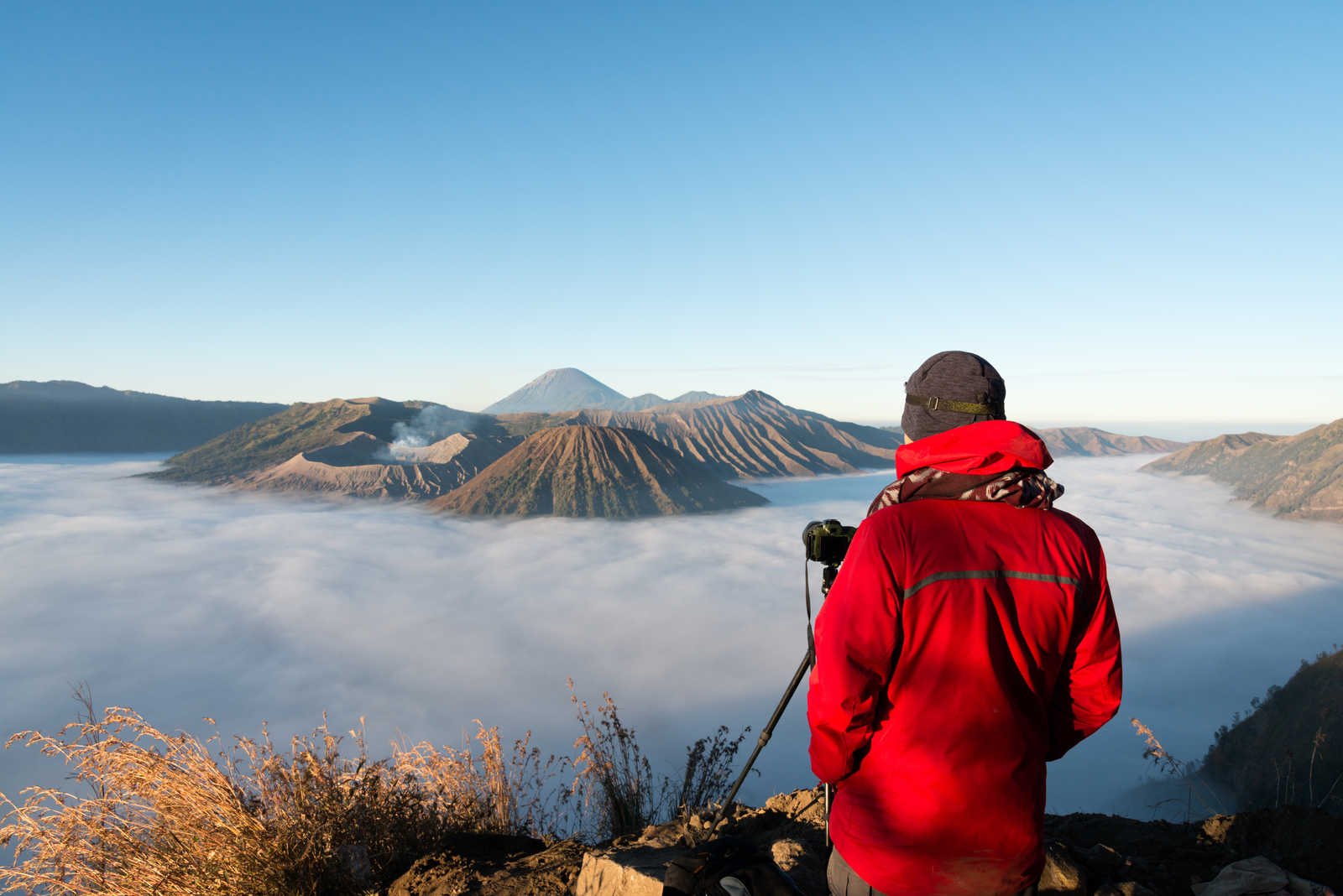 Vue sur le Volcan Bromo depuis le Mont Penanjakan © Peerapat Lekkla