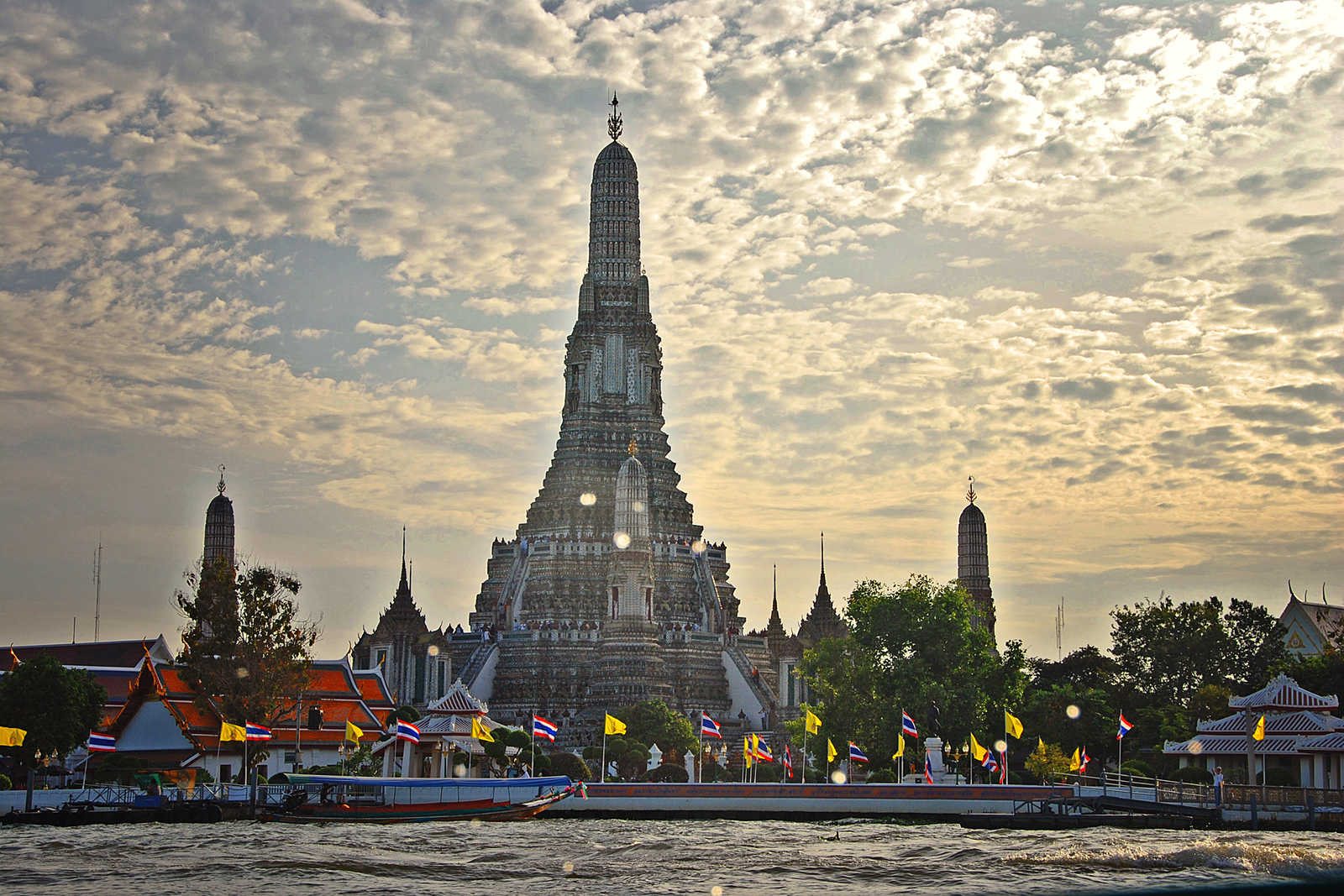 Wat ArunTemple bouddhiste en Thaïlande © Coston Jean-Pierre