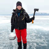Elodie Roux, casseuse de glace professionnelle au Baïkal - © Roux Elodie Elodie Roux, équipe 66°Nord