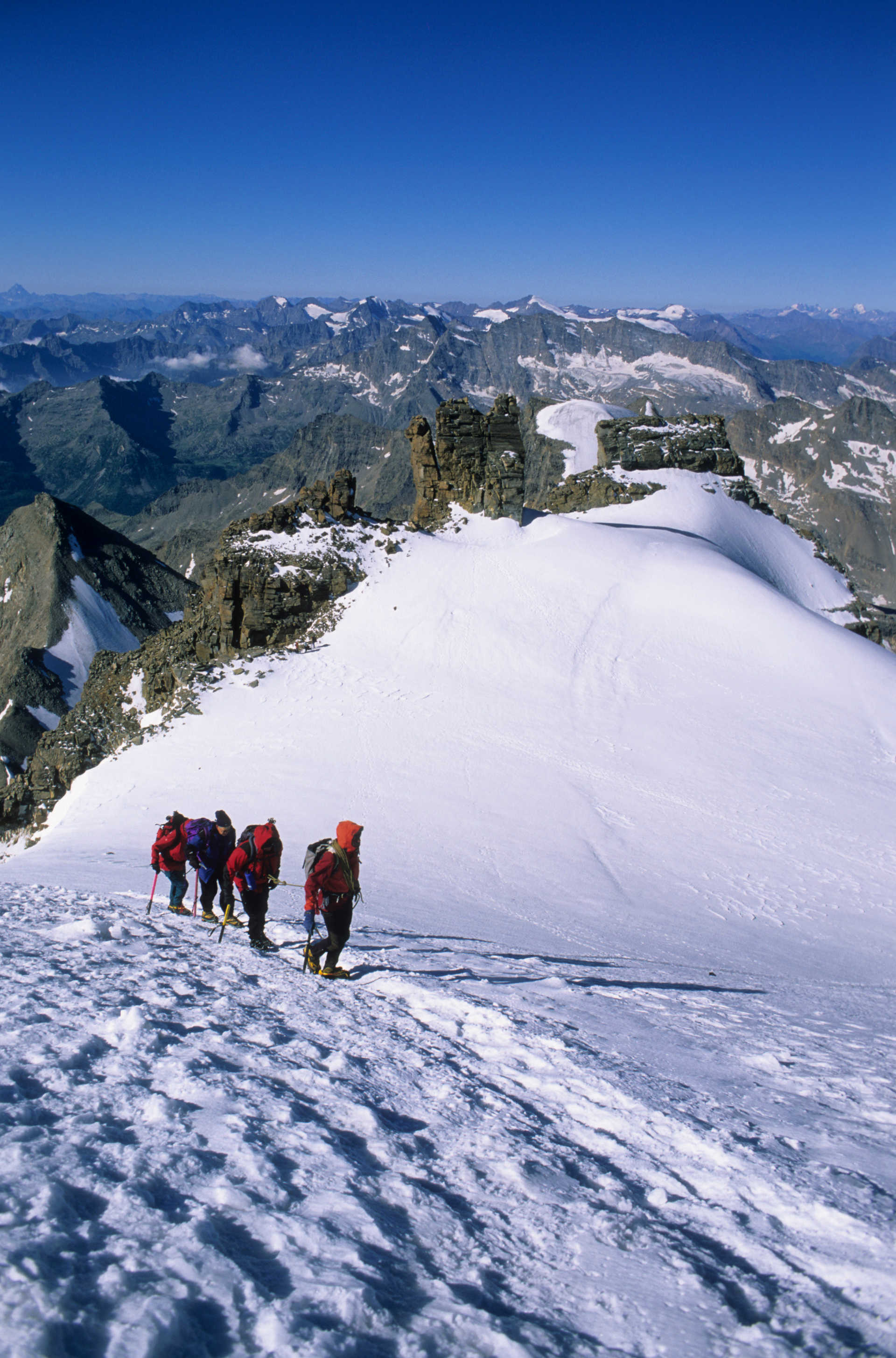alpinisme sur le pic du Grand Paradis © Adobe Stock alpinisme sur le pic du Grand Paradis