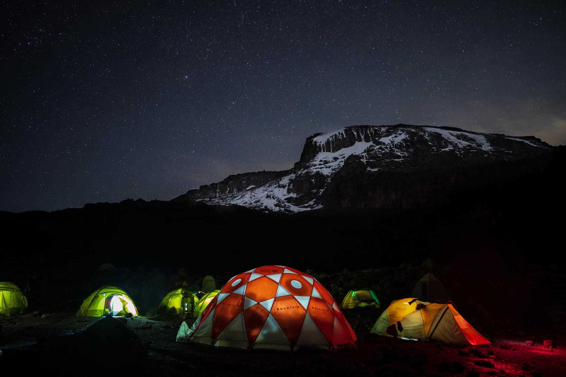 Campement sur l'ascension du Kilimandjaro, en Tanzanie
