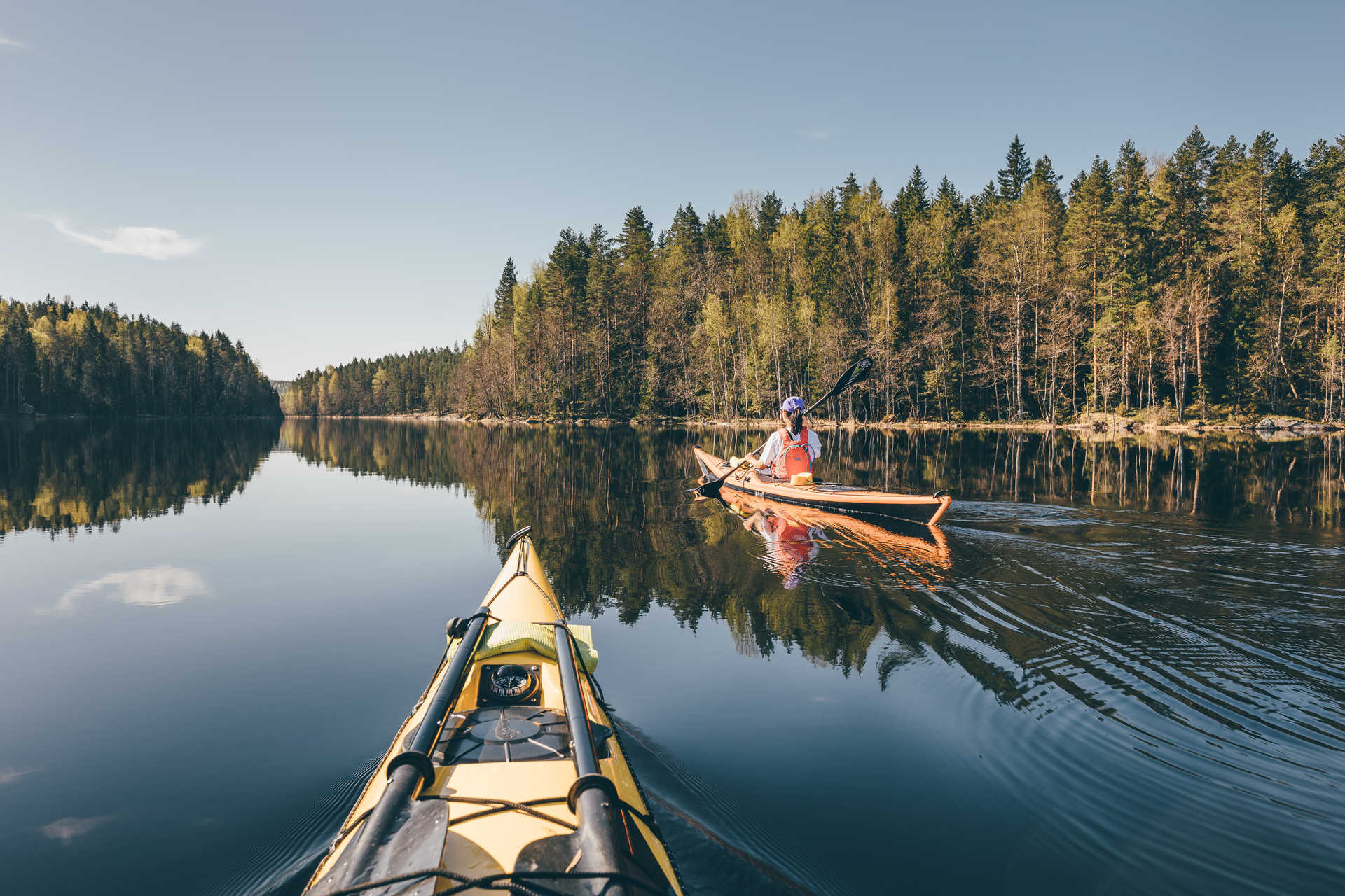 Canoë sur lac en Finlande