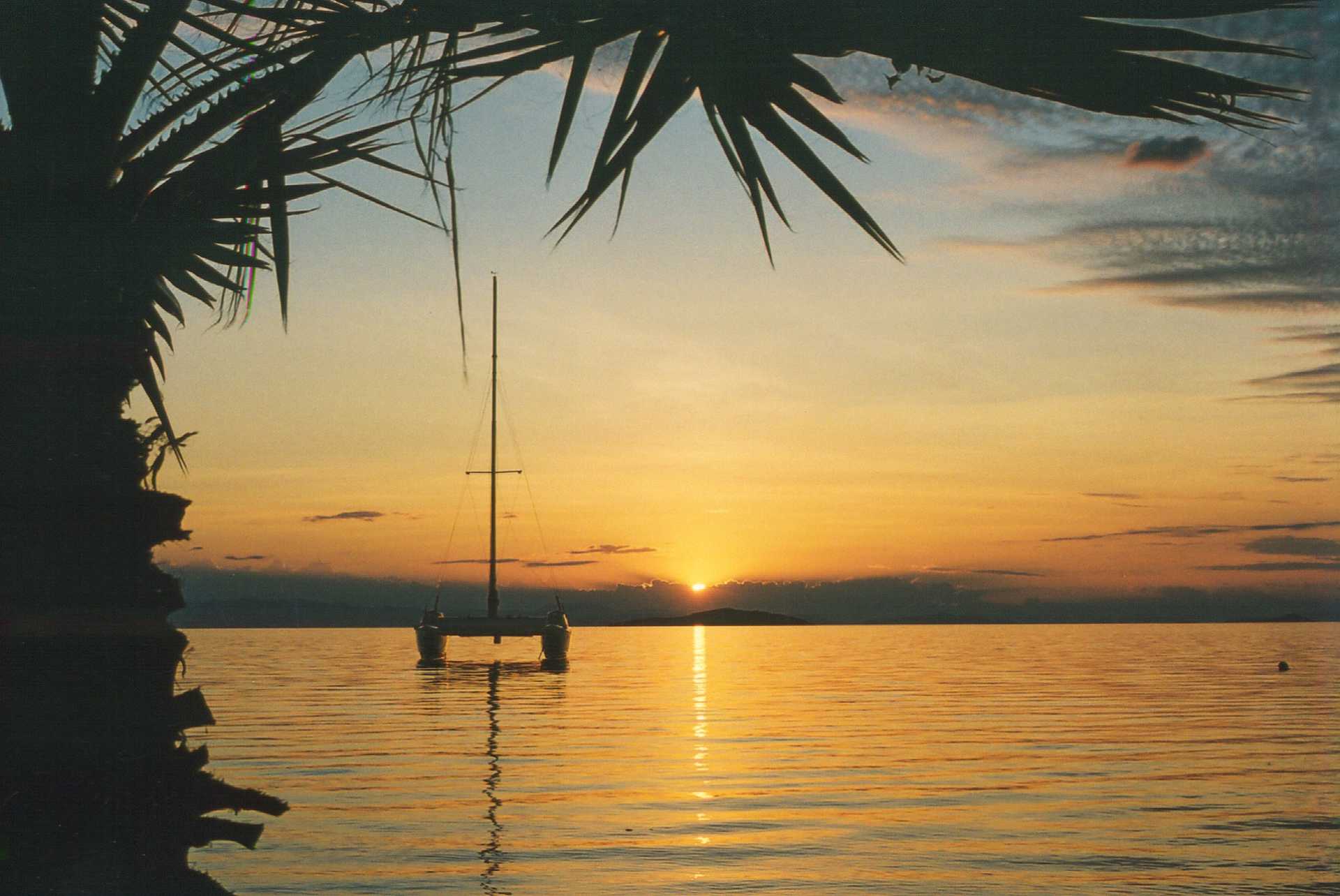 coucher de soleil avec un catamaran au Cap Maclear à Malawi