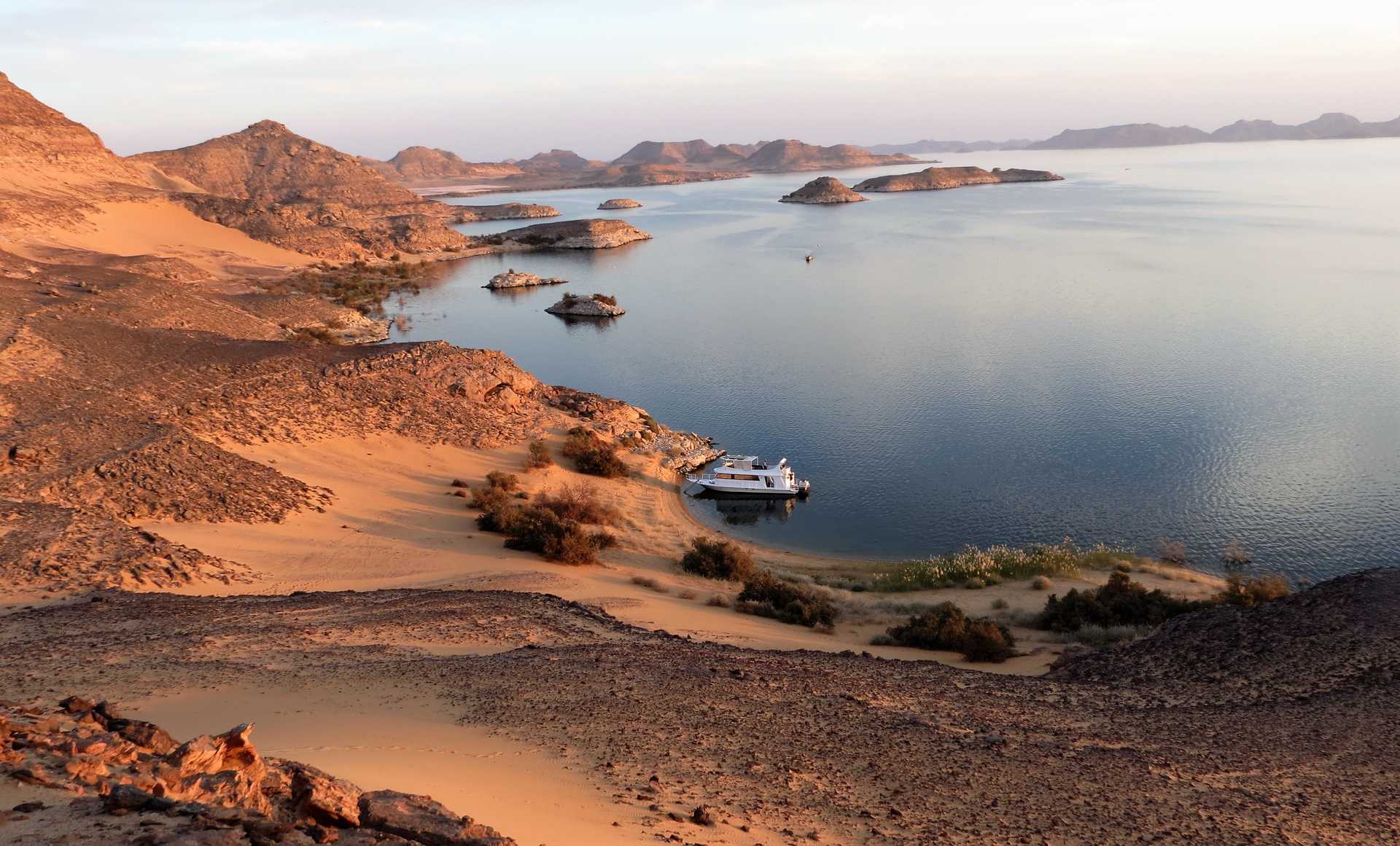 Coucher de soleil sur le lac Nasser en Egypte