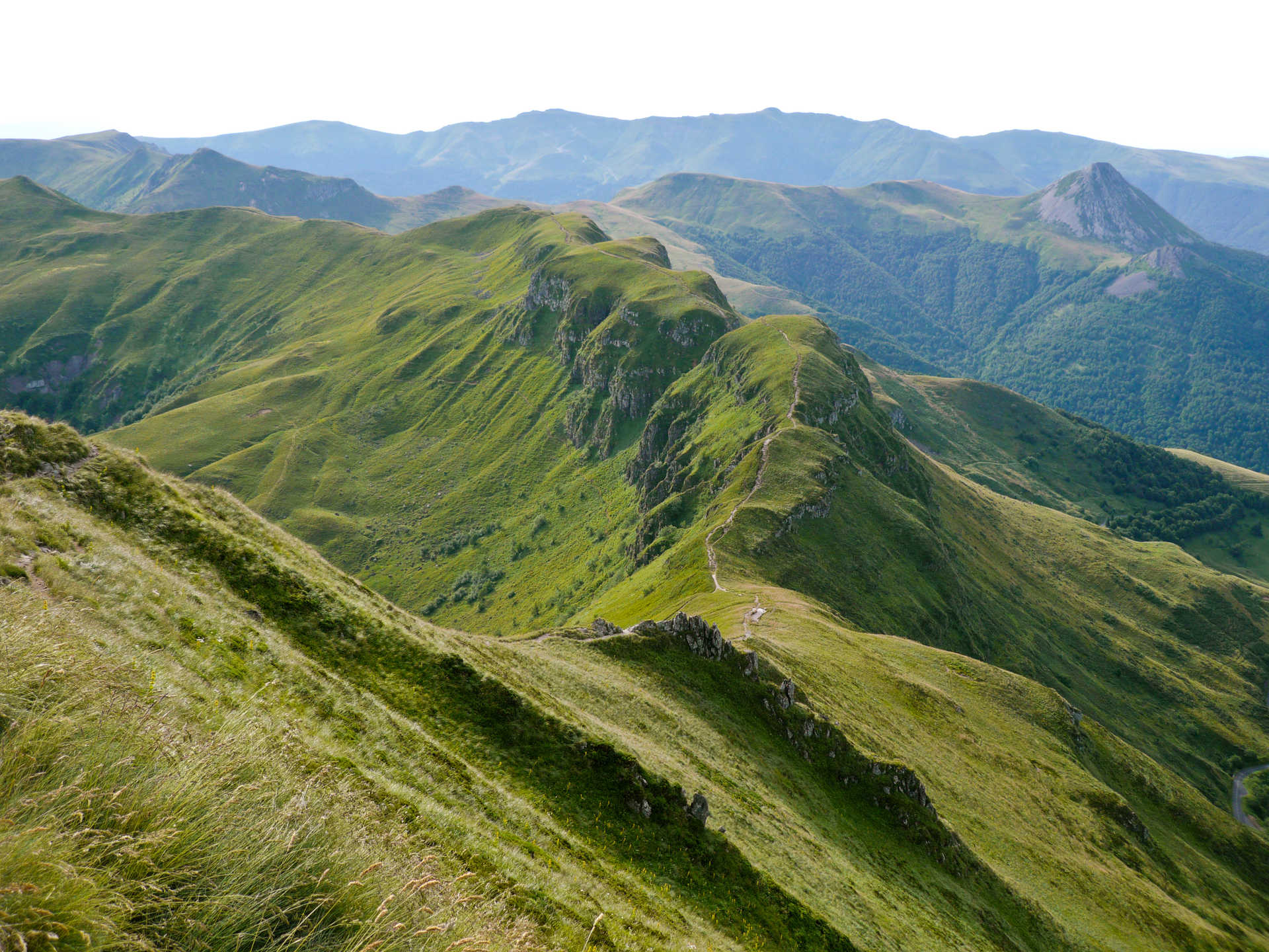 Crêtes du Puy Mary dans le Massif Central