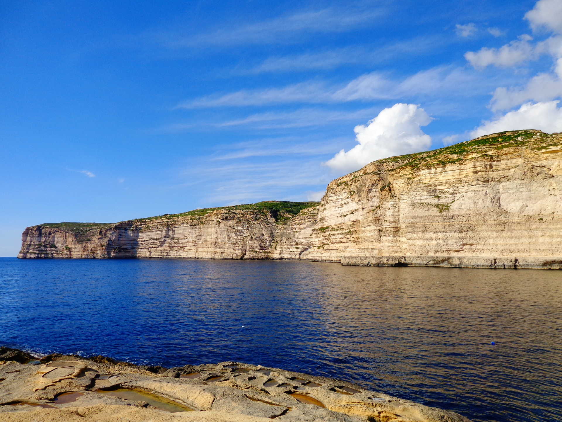 Falaise de calcaire, très présent sur la côte ouest de l'île principale notamment à Dingli cliffs