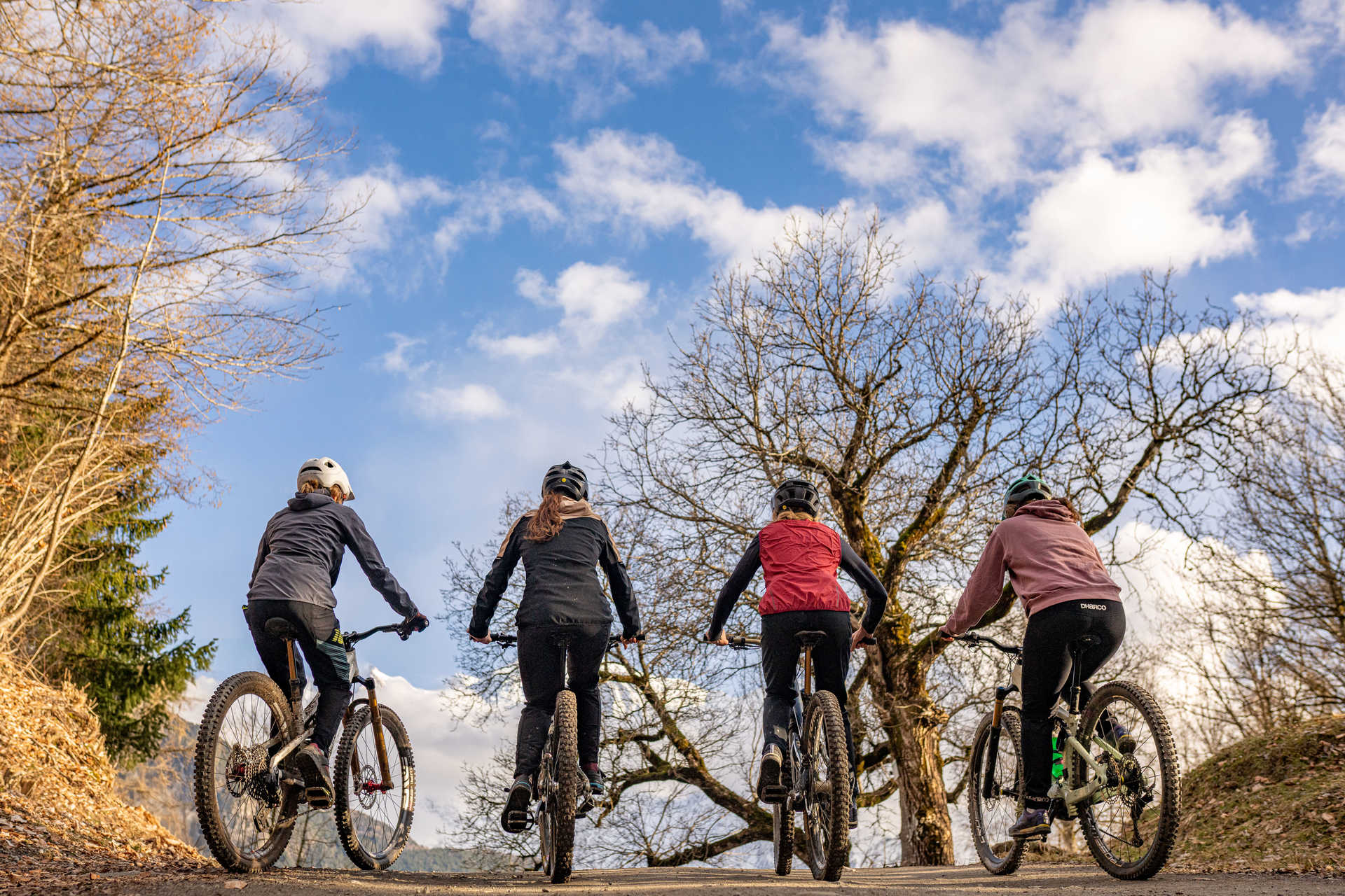Groupe de femmes en vélo autour de Chamonix