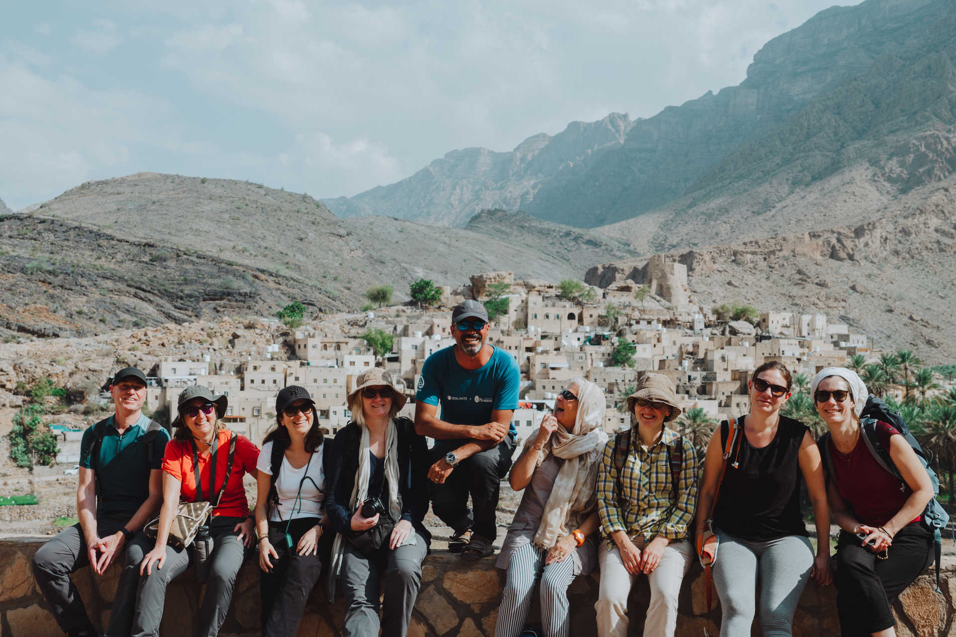 Groupe de randonneurs avec leur guide Nabil, à Oman