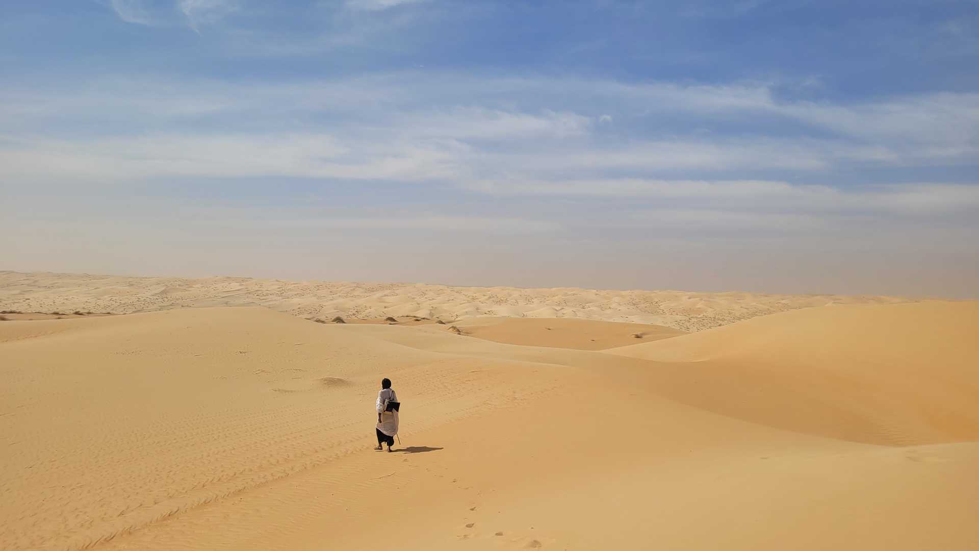 Guide dans les dunes de l'Erg Ouarane en Mauritanie