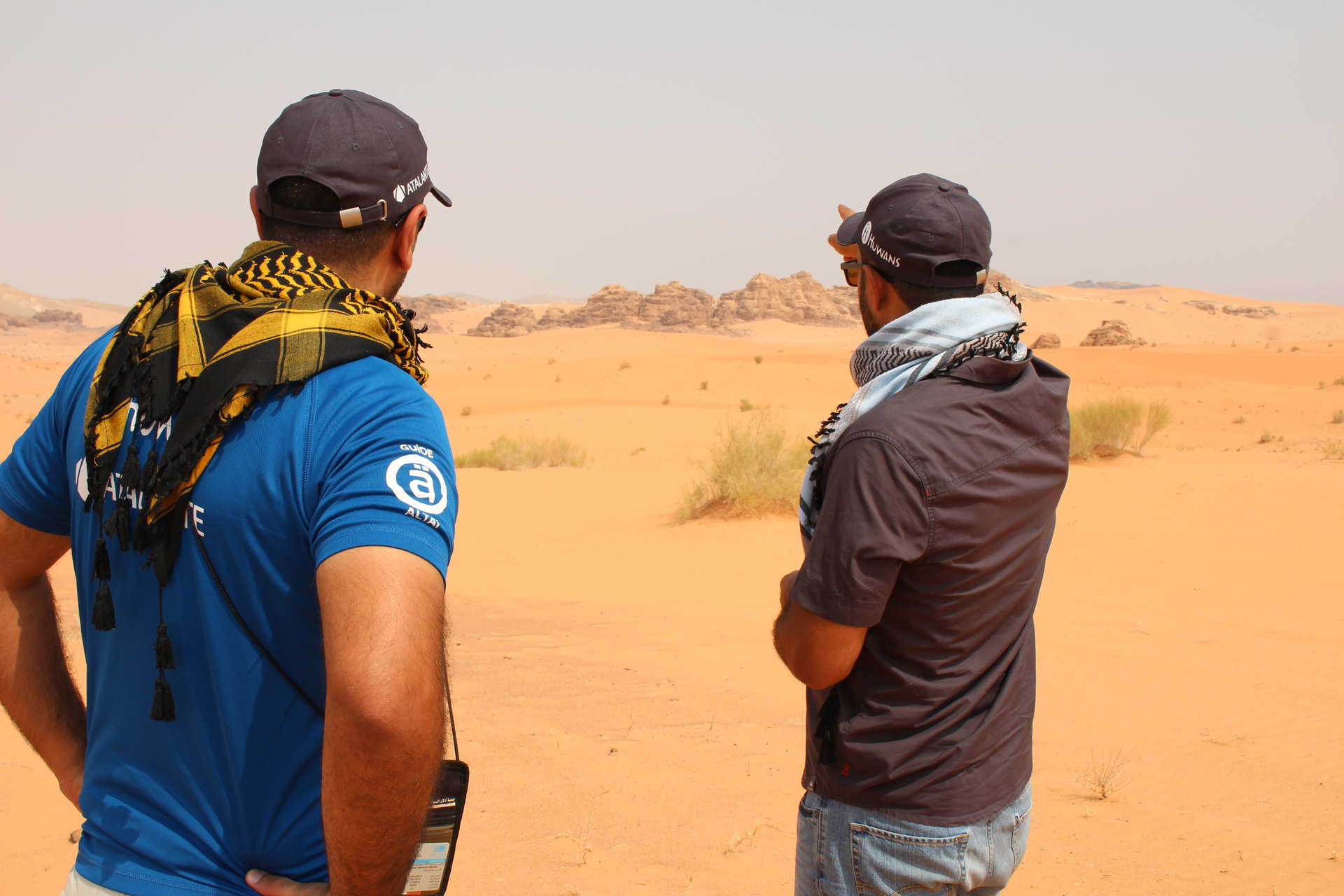 Guides montrant le paysage en Jordanie