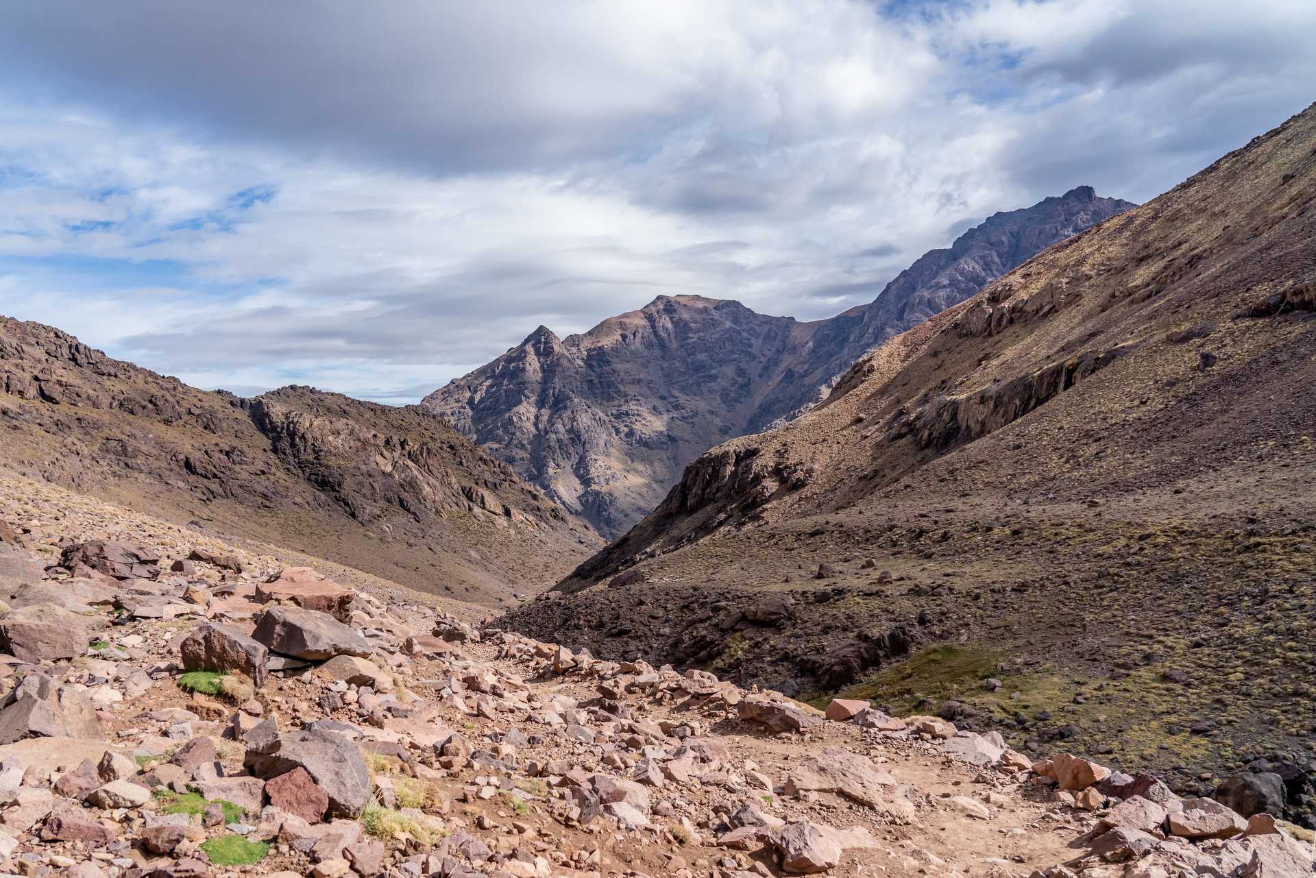 La vallée de l'atlas et le mont Toubkal au Maroc